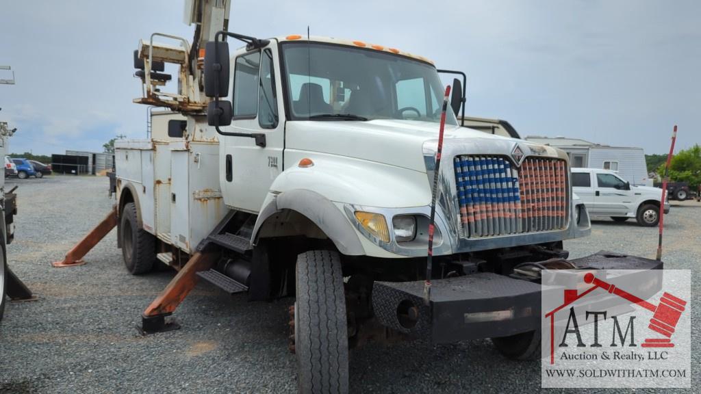 2004 International 7300 Derrick Digger 4X4