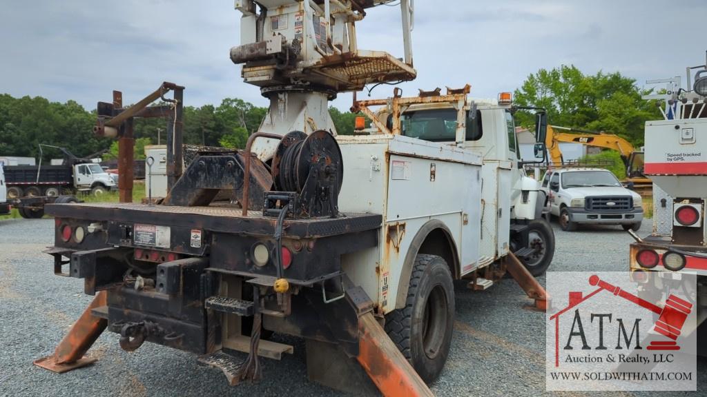 2004 International 7300 Derrick Digger 4X4