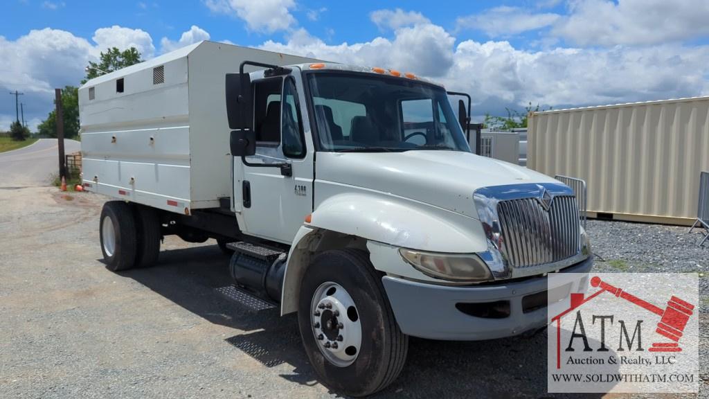 2002 International 4300 Chip Truck