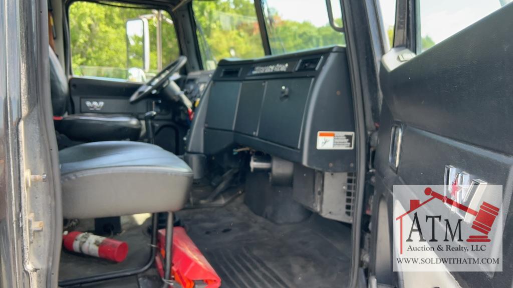 2017 Western Star 4900 SF (Glider)
