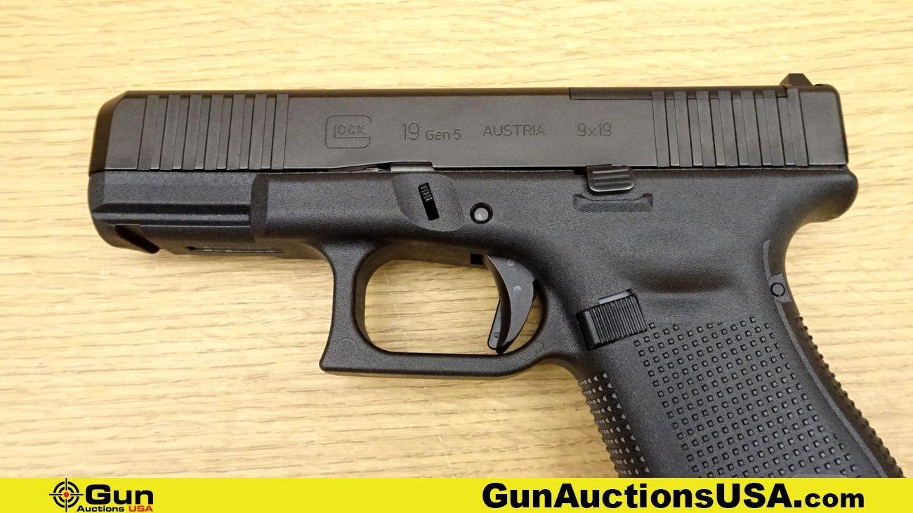 Glock 19 9X19 Pistol. Excellent. 4" Barrel. Shiny Bore, Tight Action Semi Auto The Glock 19 9X19 pis