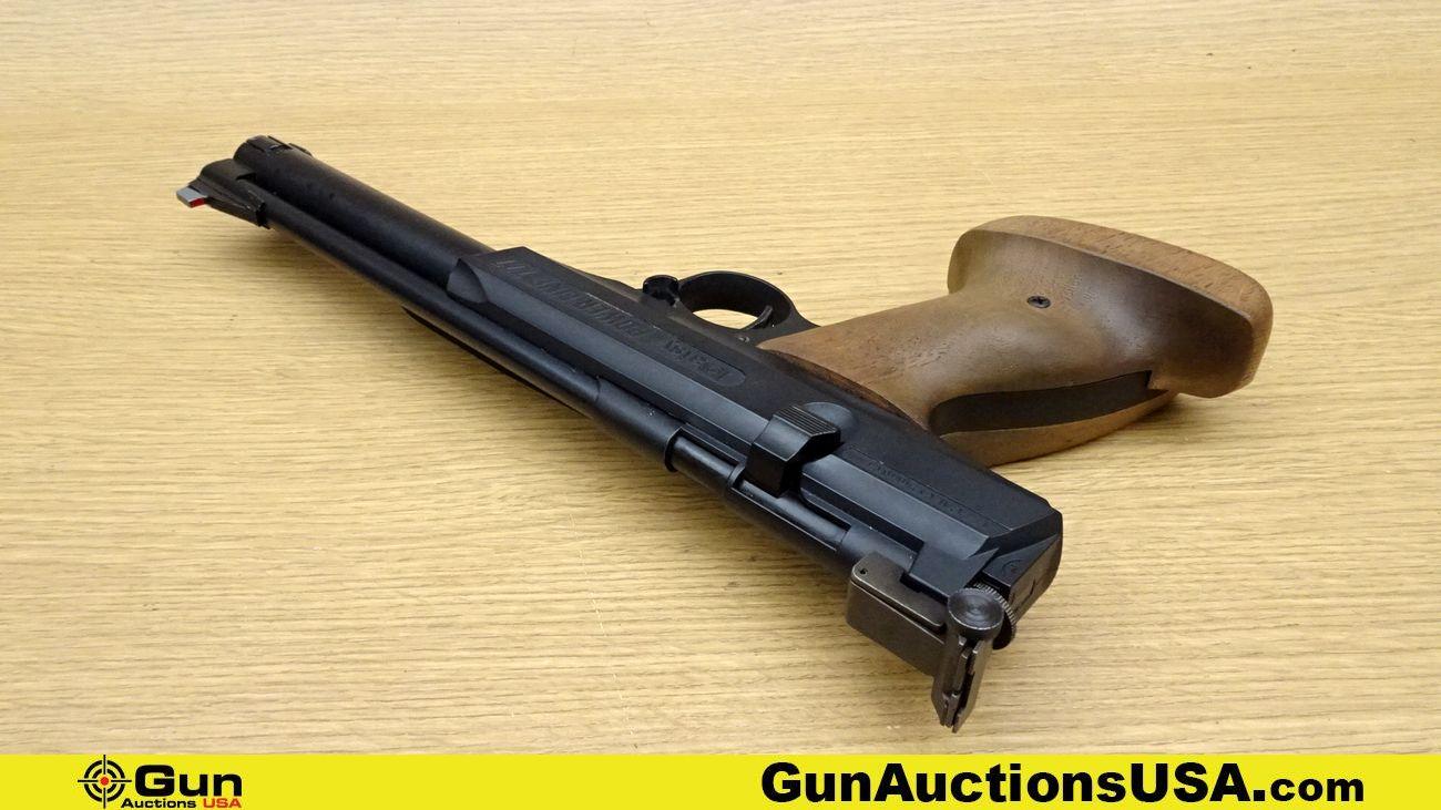 Daisy POWER LINE 777 .177 Pistol. Good Condition. Pellet Features a Matte Black Finish Overall, Fron