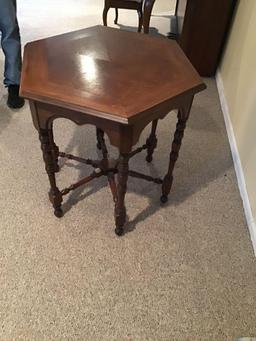 Octagon table