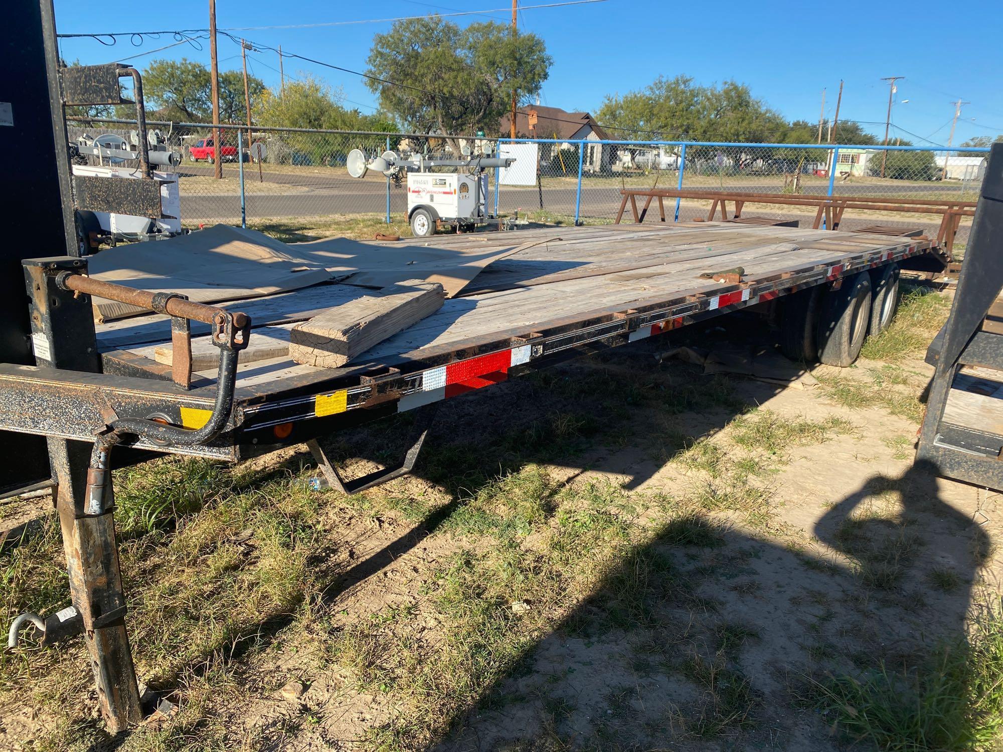 2013 Traxx Trailers T/A Gooseneck Equipment Trailer