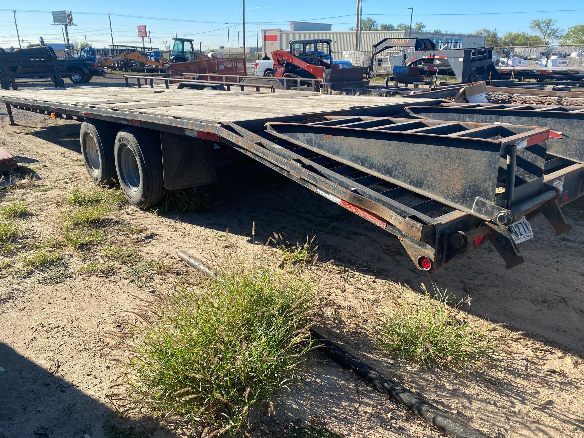 2014 Traxx Trailers T/A Gooseneck Equipment Trailer