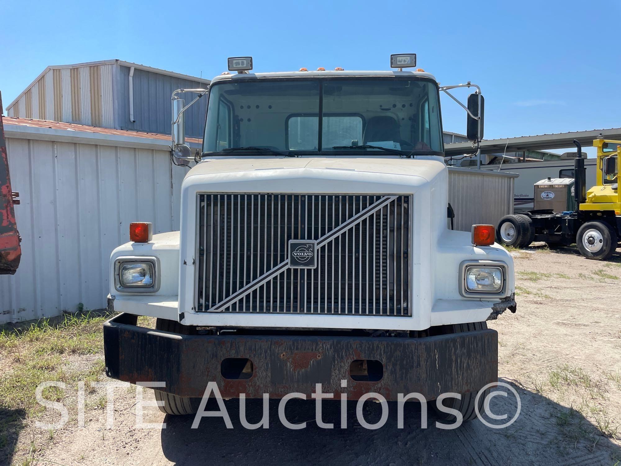 1996 Volvo WG42T S/A Daycab Truck Tractor