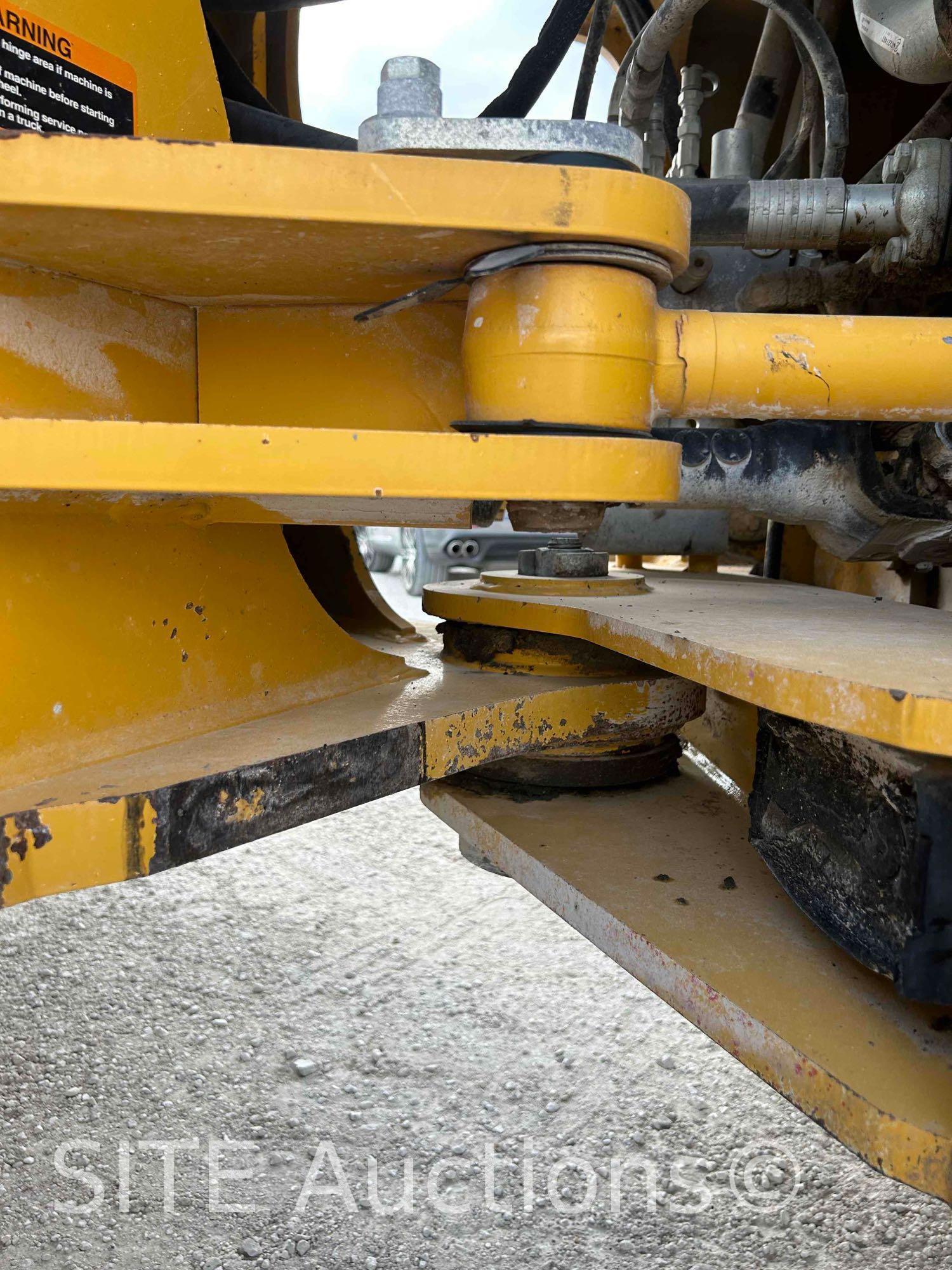 2019 John Deere 724K Wheel Loader