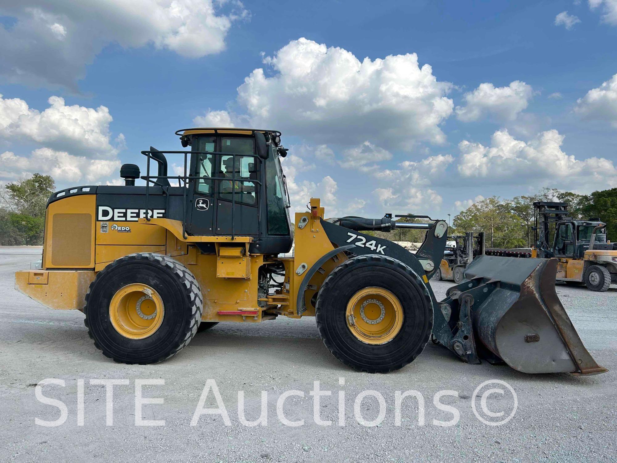 2019 John Deere 724K Wheel Loader