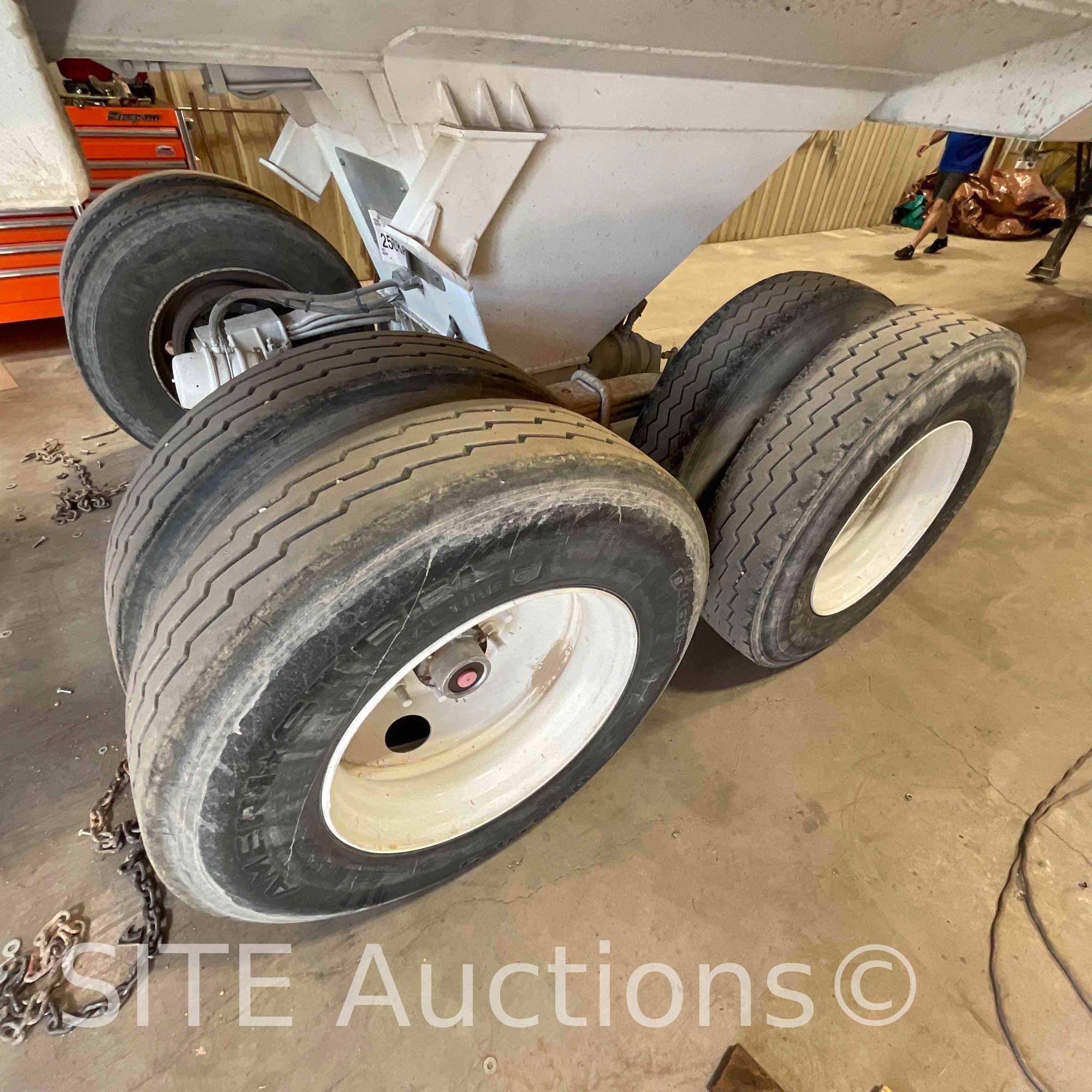 2017 Manac T/A End Dump Trailer