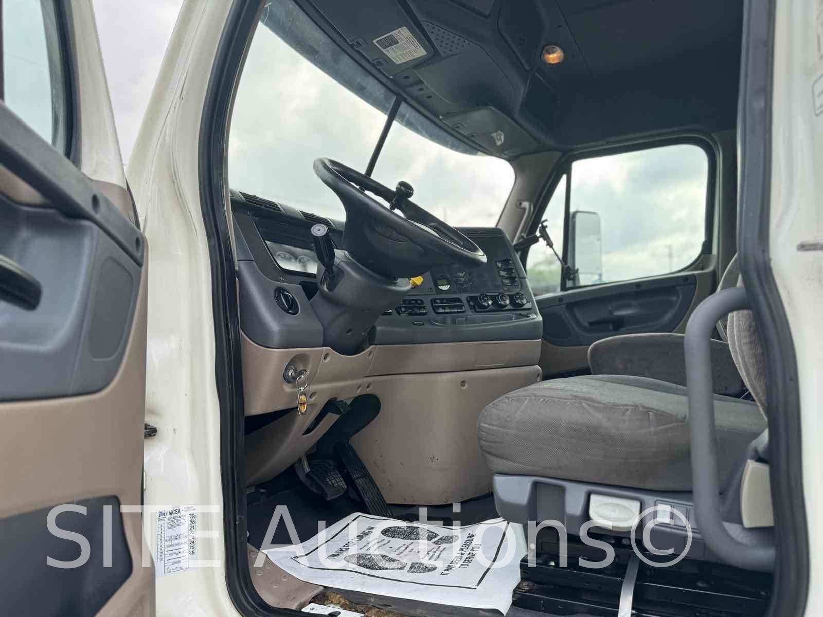 2015 Freightliner Cascadia T/A Daycab Truck Tractor