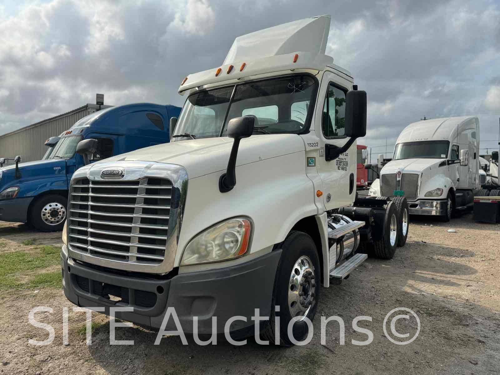 2015 Freightliner Cascadia T/A Daycab Truck Tractor