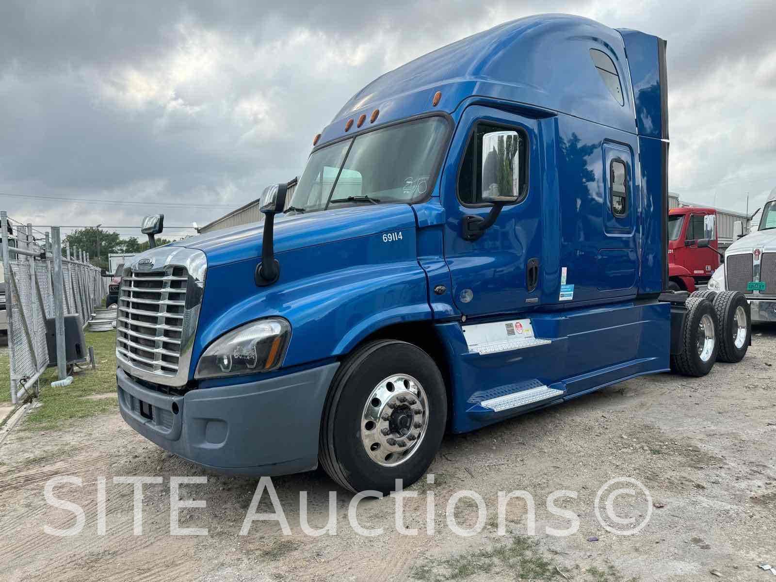 2017 Freightliner Cascadia T/A Sleeper Truck Tractor