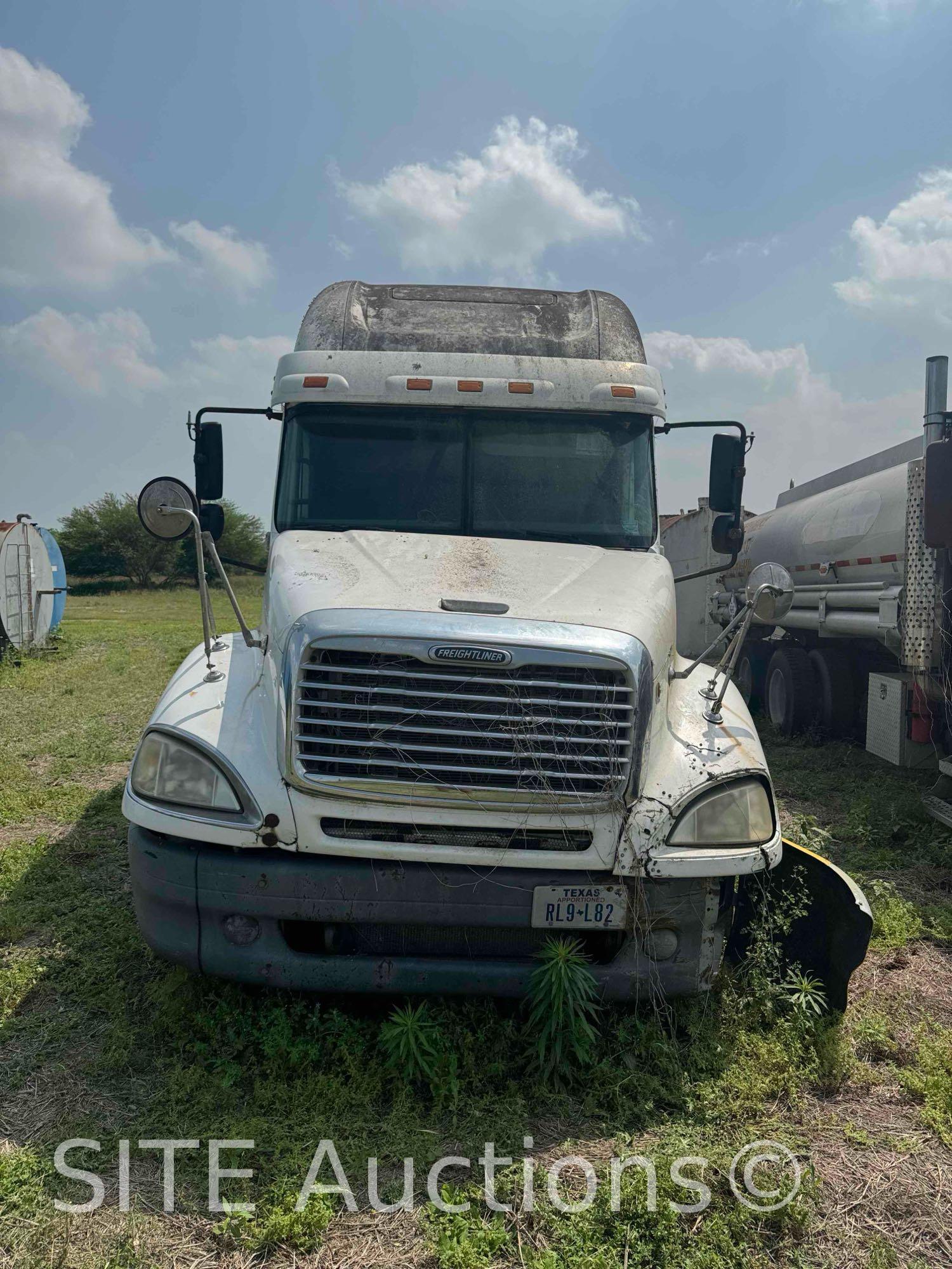 Freightliner T/A Sleeper Truck Tractor