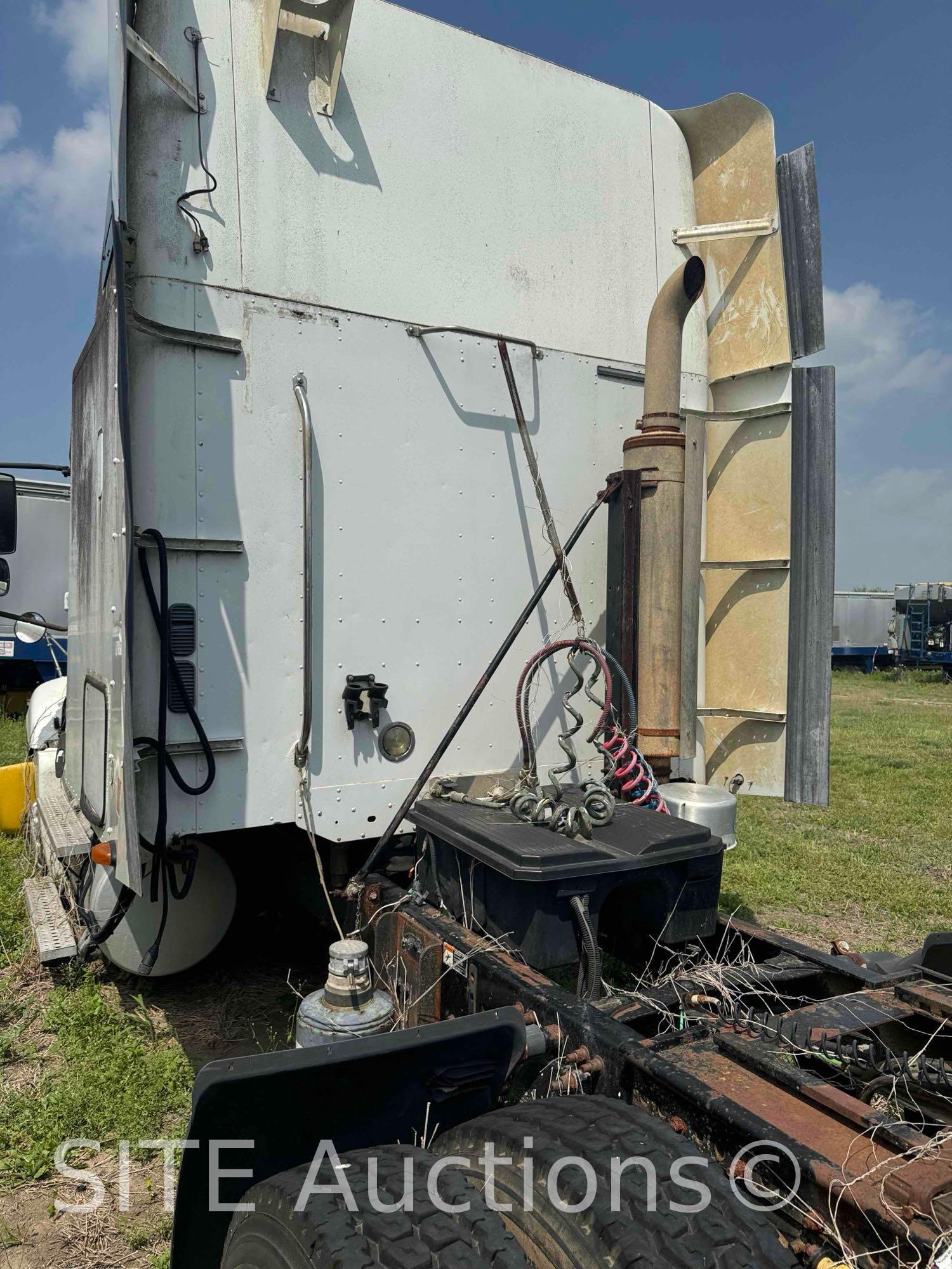 Freightliner T/A Sleeper Truck Tractor