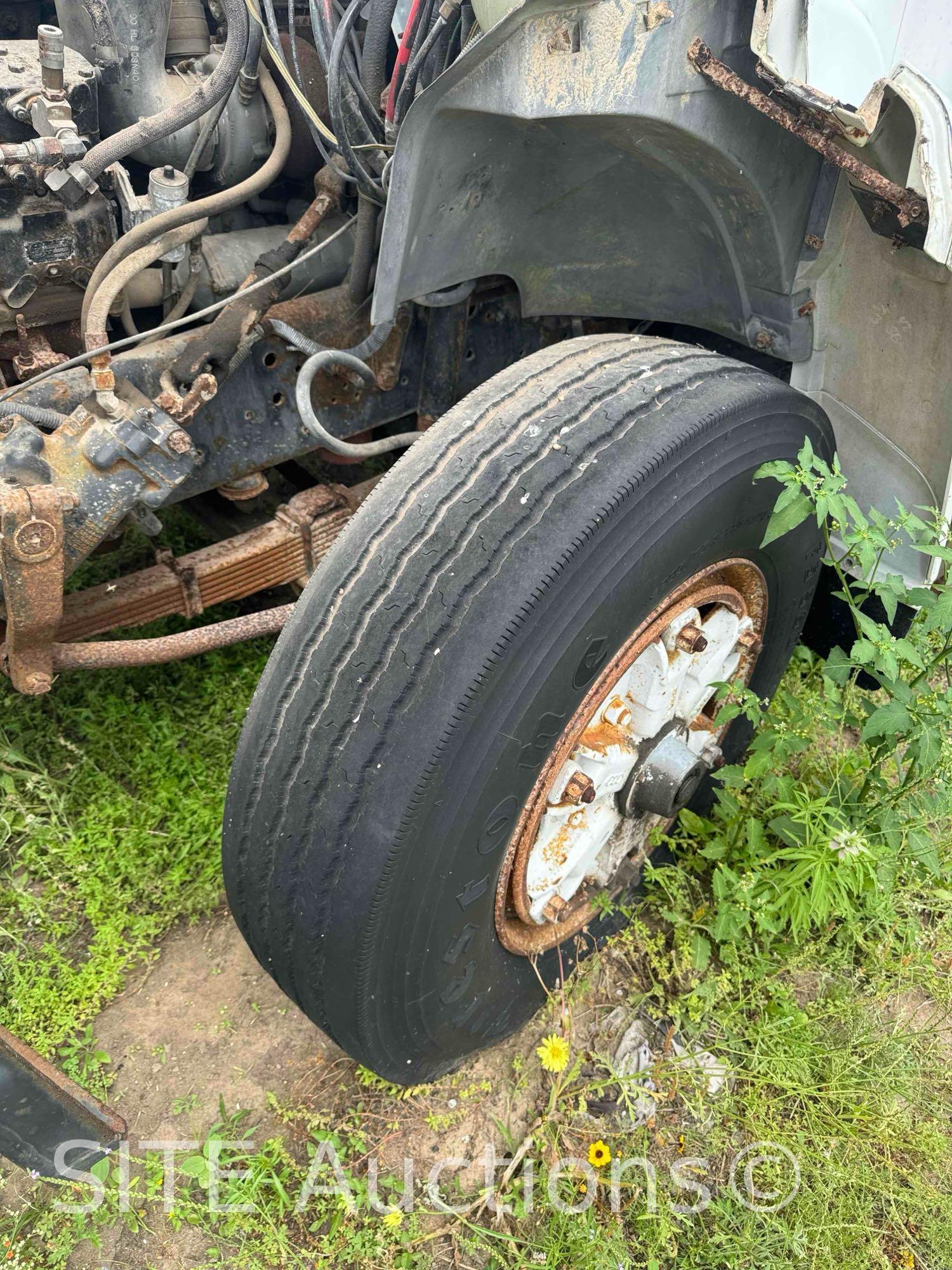 1996 Ford F700 S/A Dump Truck