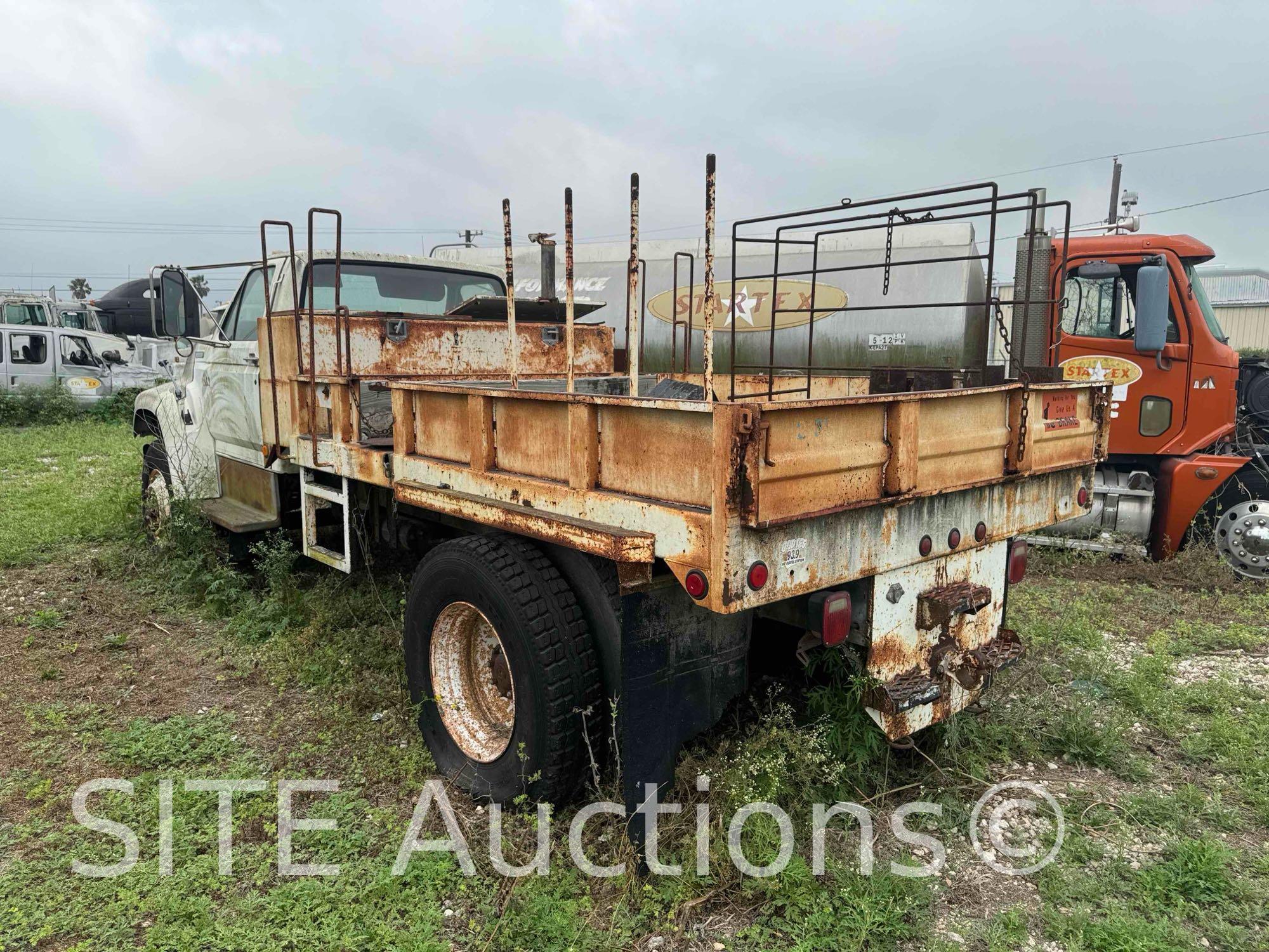 1996 Ford F800 S/A Stakebed Truck