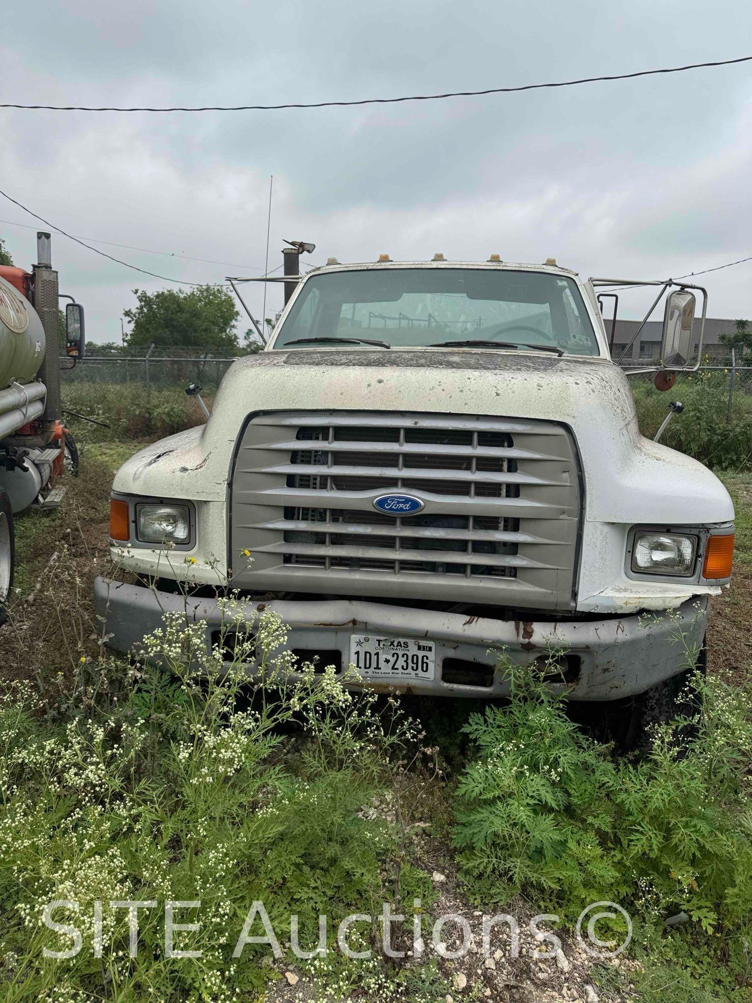 1996 Ford F800 S/A Stakebed Truck