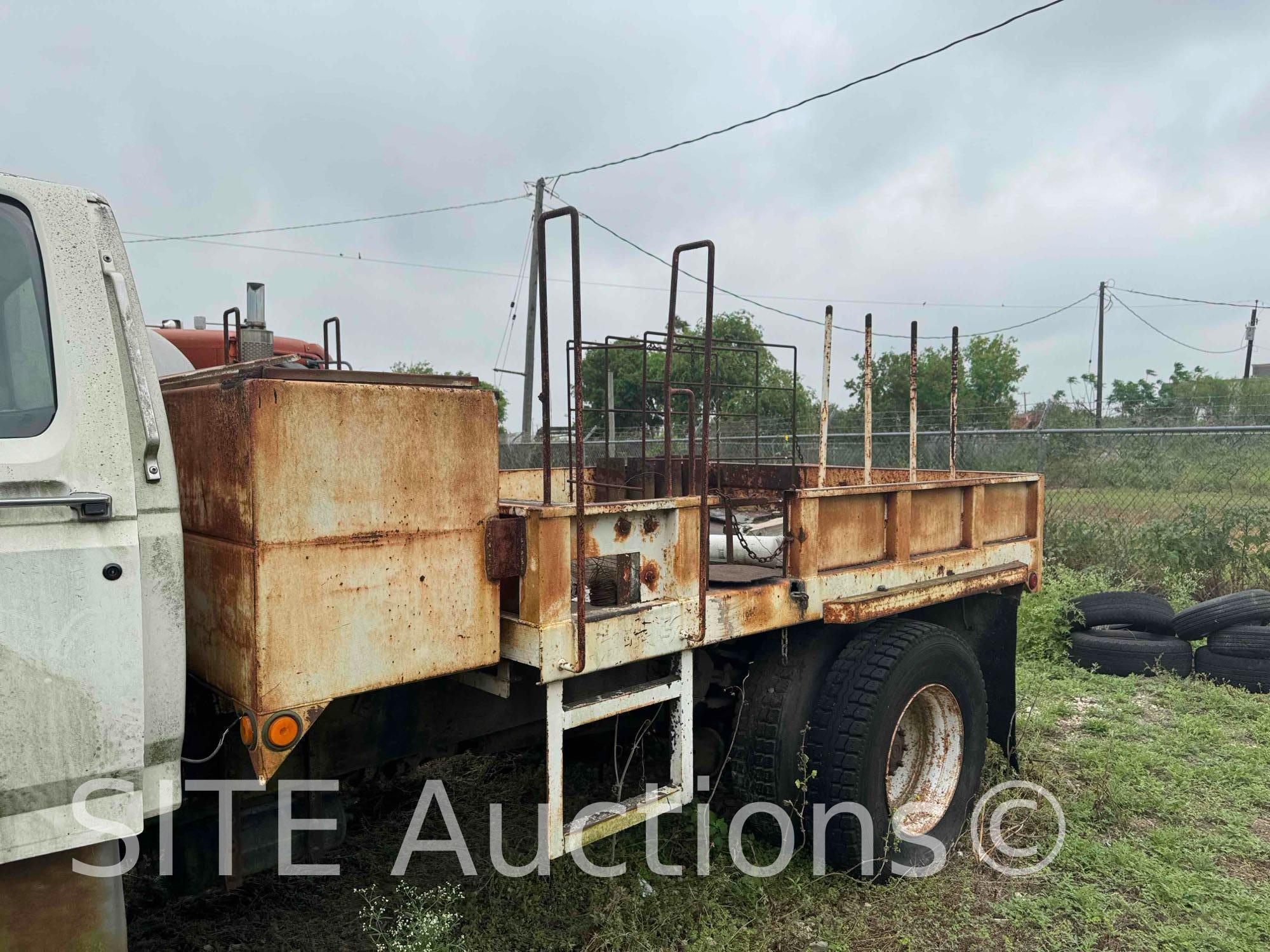 1996 Ford F800 S/A Stakebed Truck