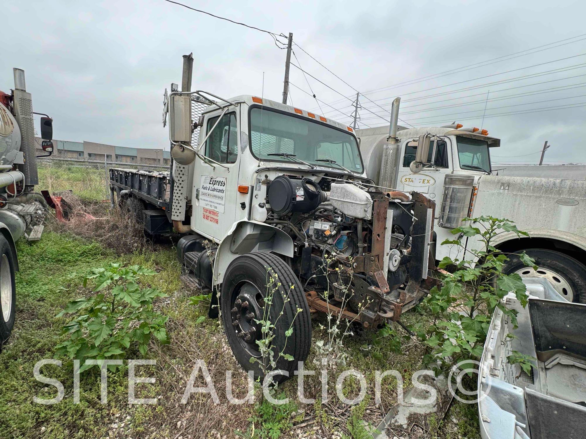 2001 International 4700 S/A Flatbed Truck