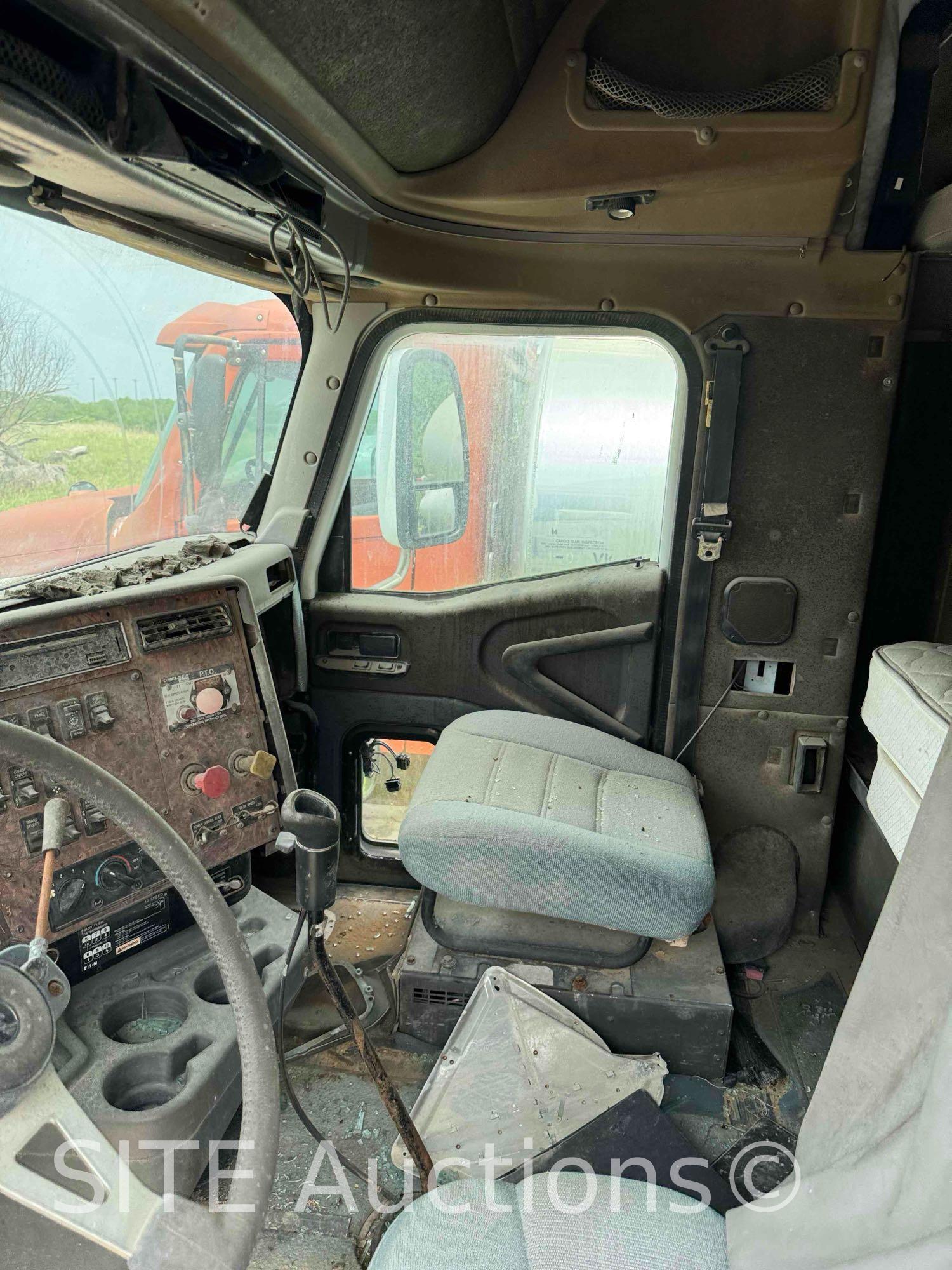 2001 International 9200i T/A Sleeper Truck Tractor