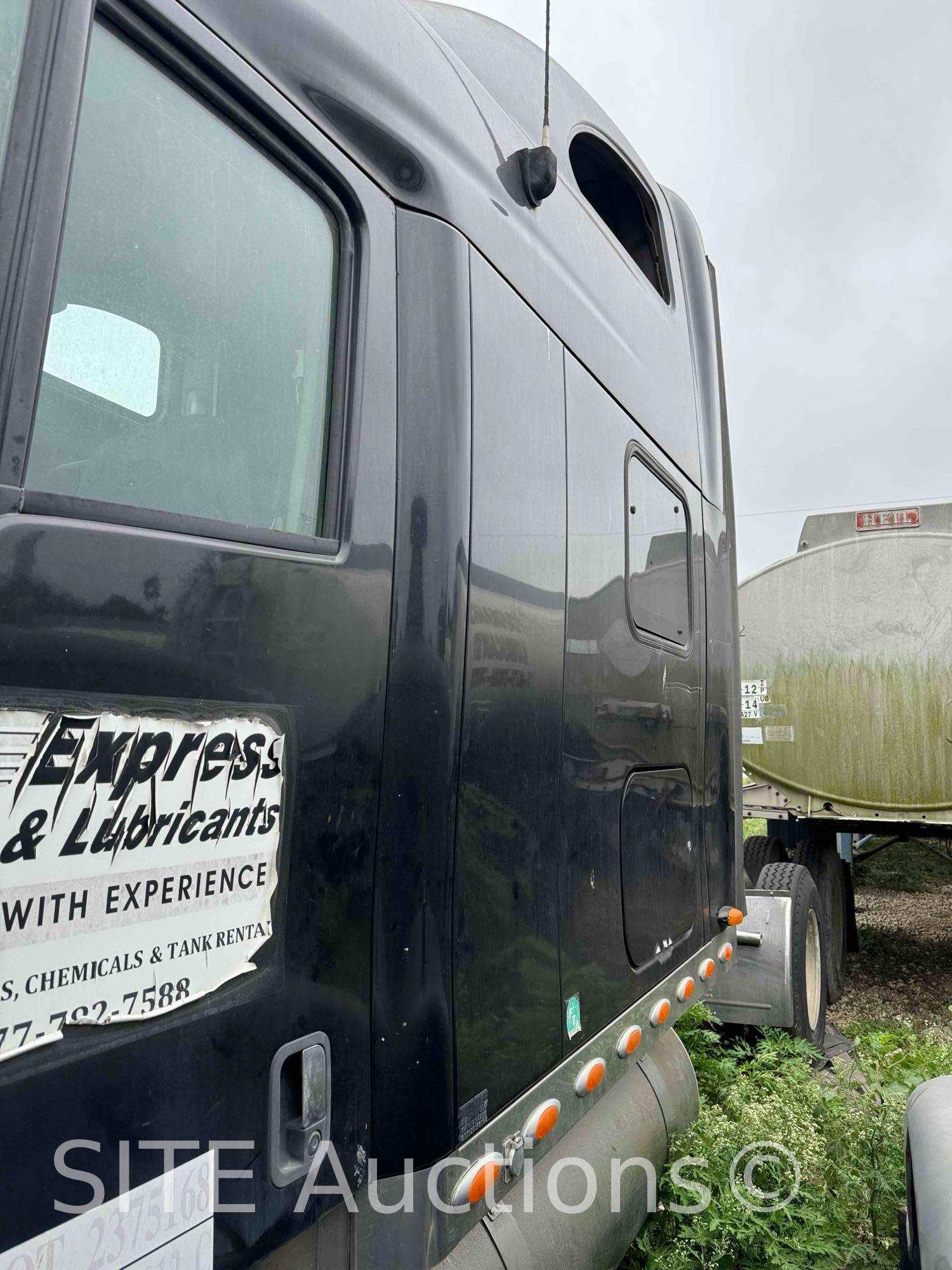 2005 Peterbilt 387 T/A Sleeper Truck Tractor