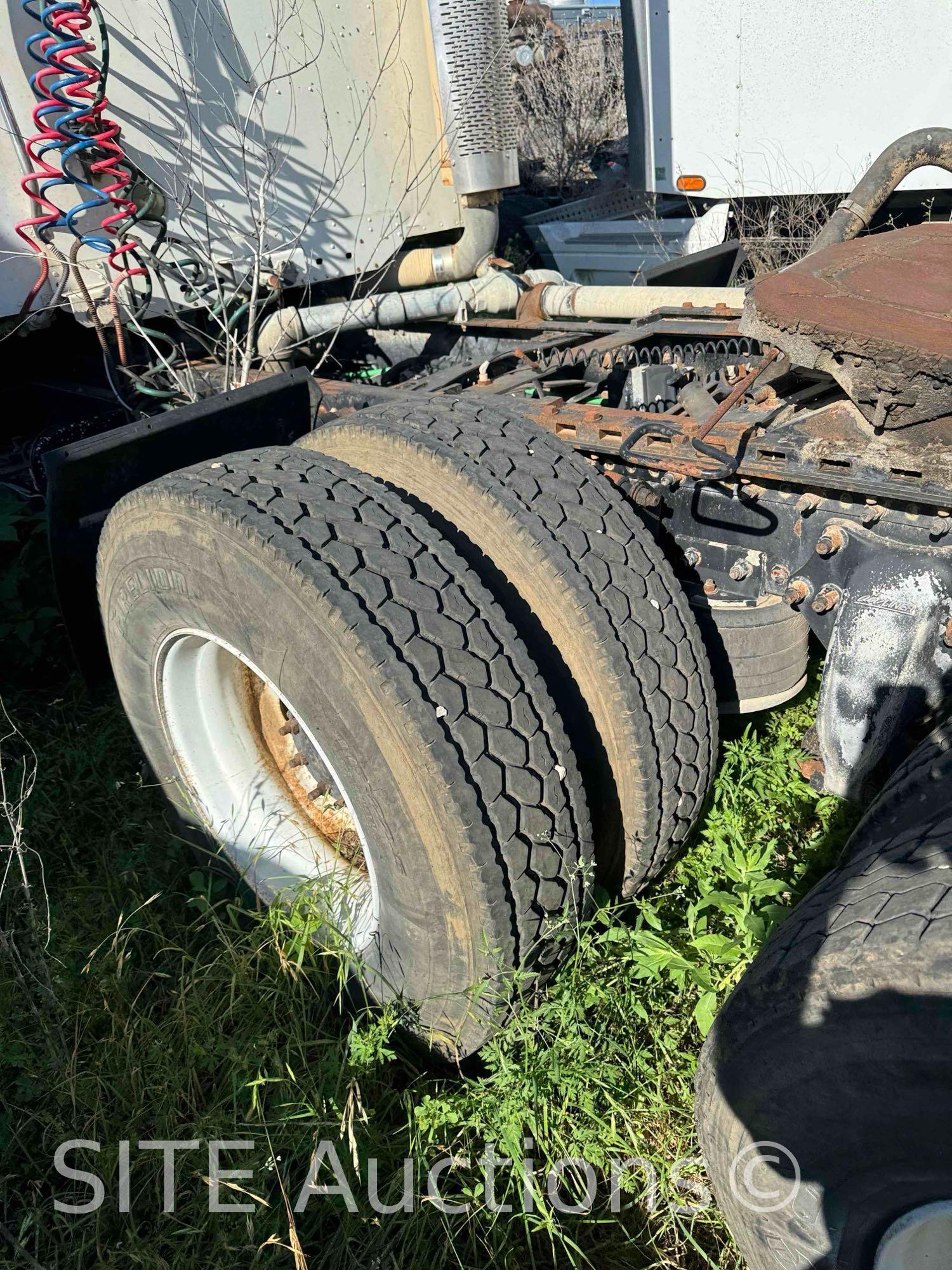 2004 Freightliner Columbia T/A Sleeper Truck Tractor