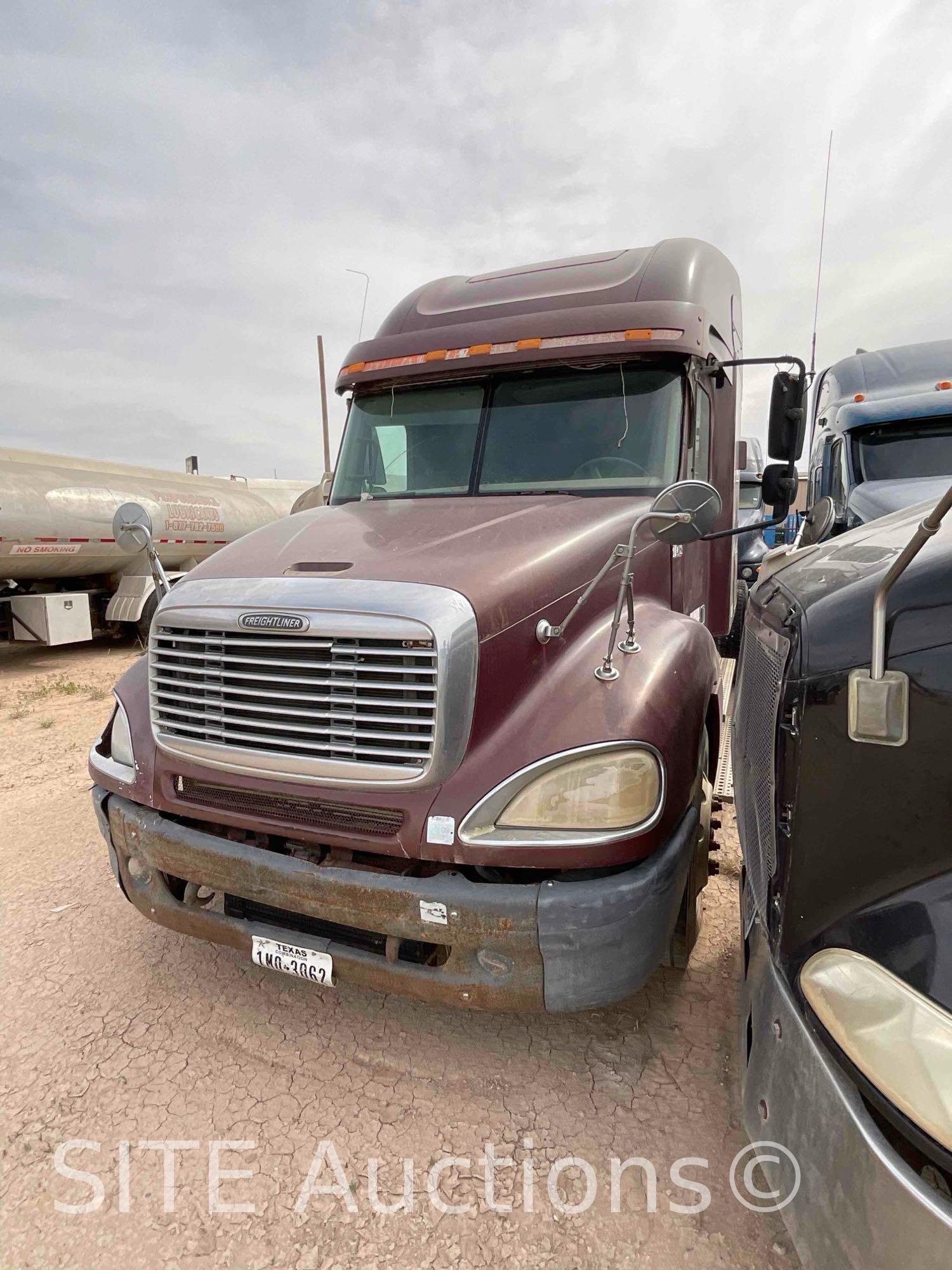 2004 Freightliner Columbia T/A Sleeper Truck Tractor