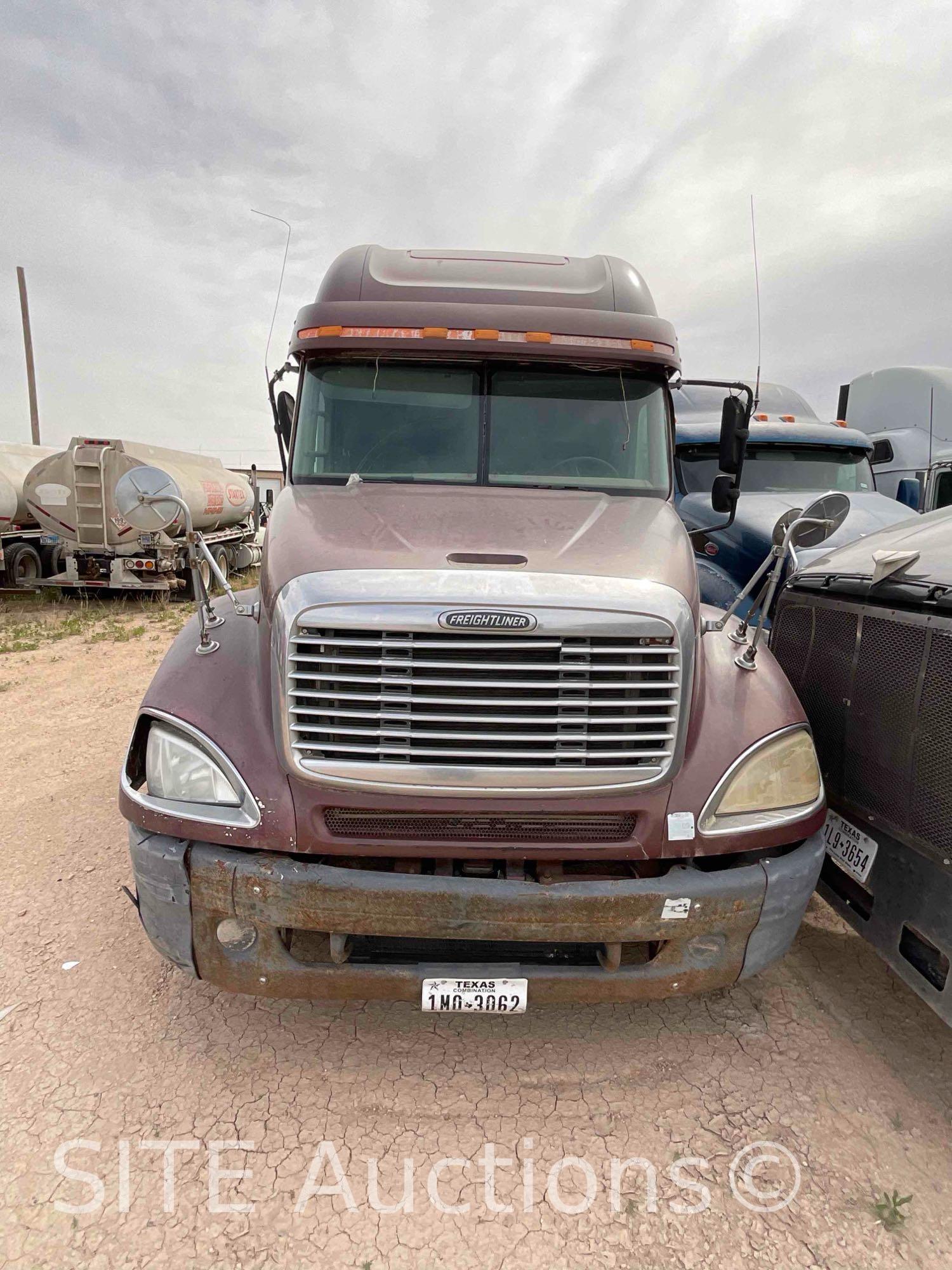 2004 Freightliner Columbia T/A Sleeper Truck Tractor