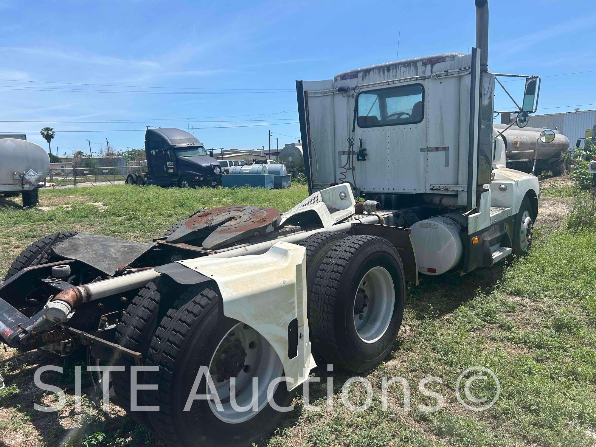 1996 Kenworth T600 T/A Daycab Truck Tractor