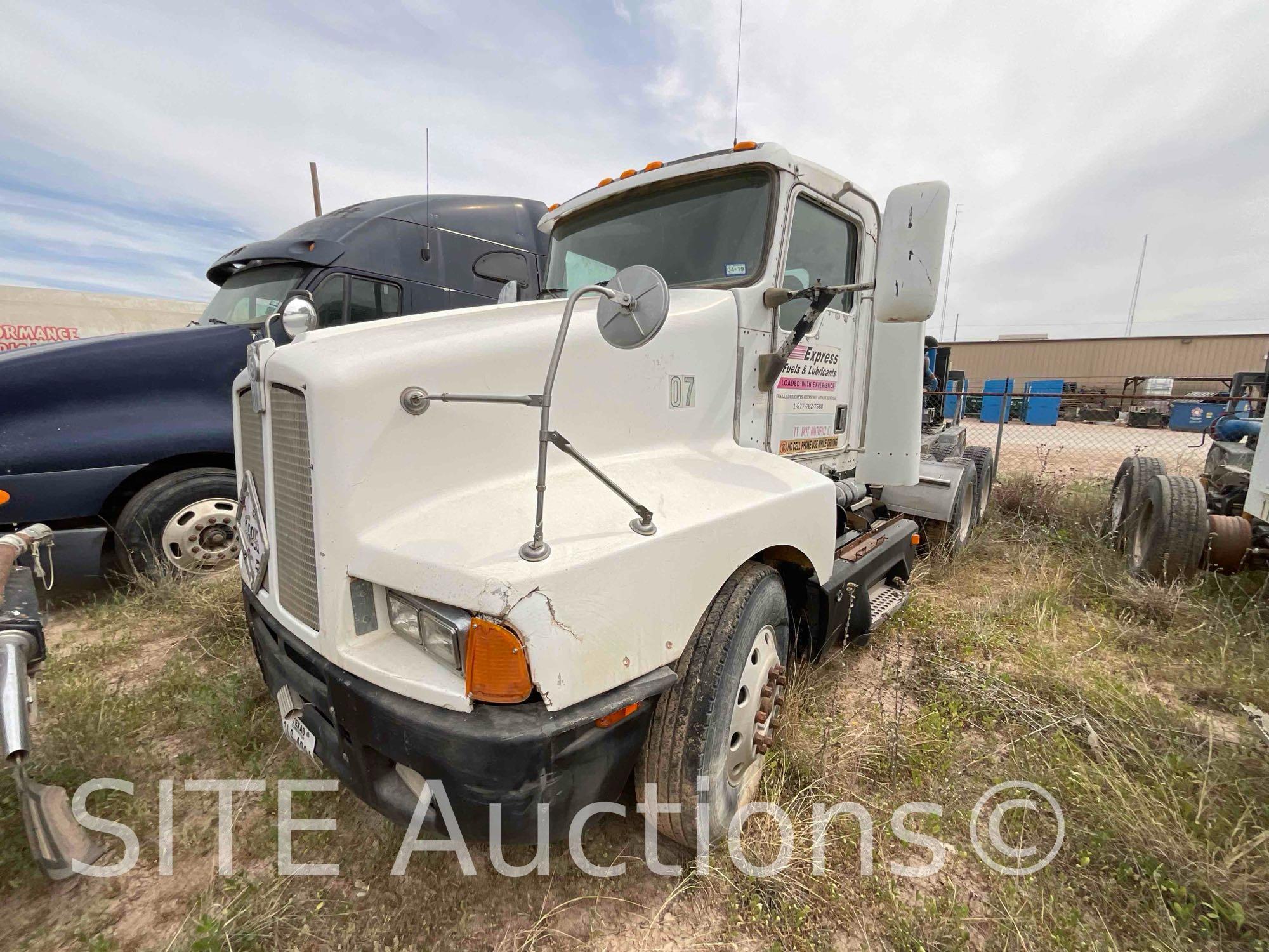 1996 Kenworth T600B T/A Daycab Truck Tractor