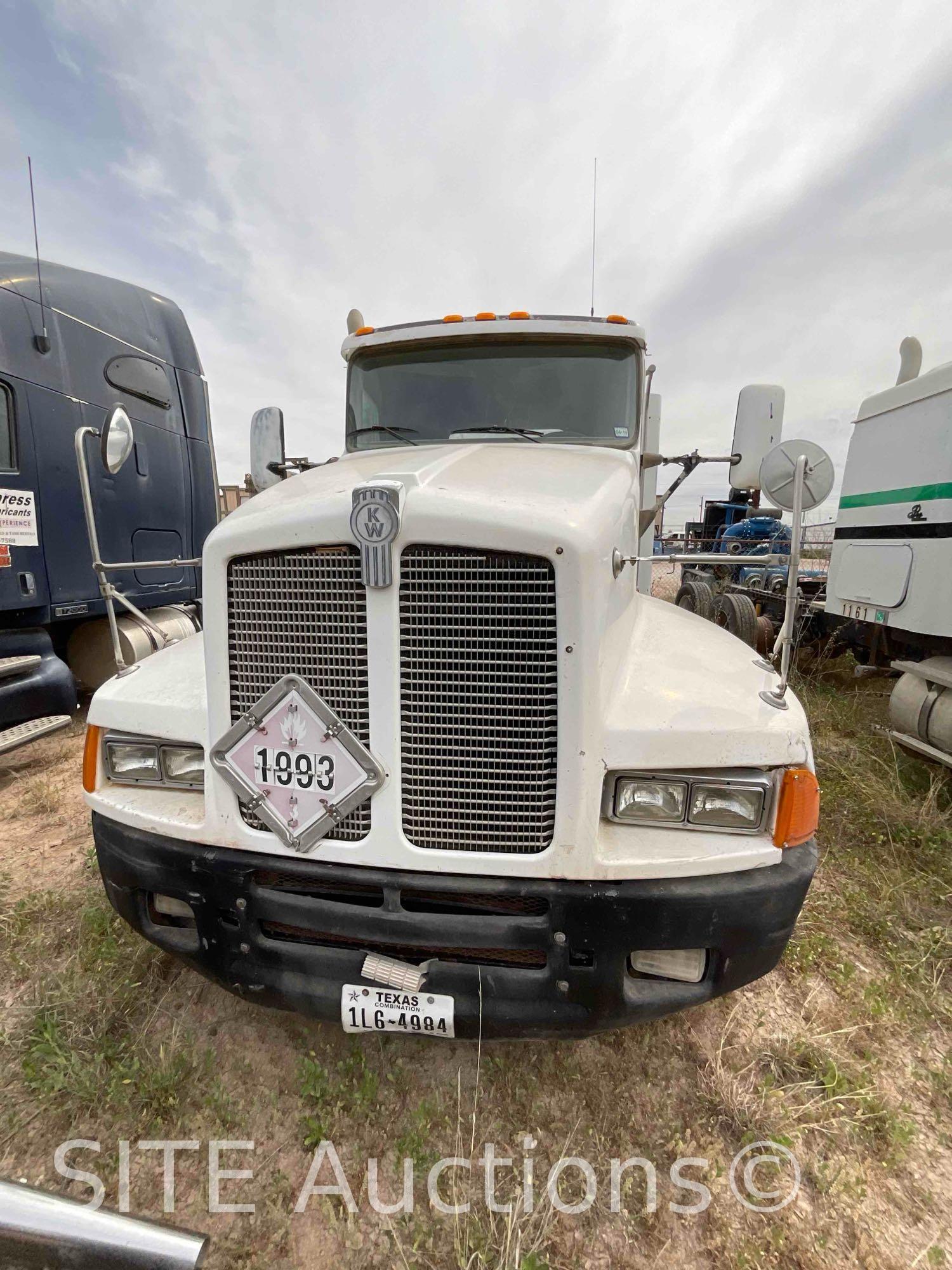 1996 Kenworth T600B T/A Daycab Truck Tractor