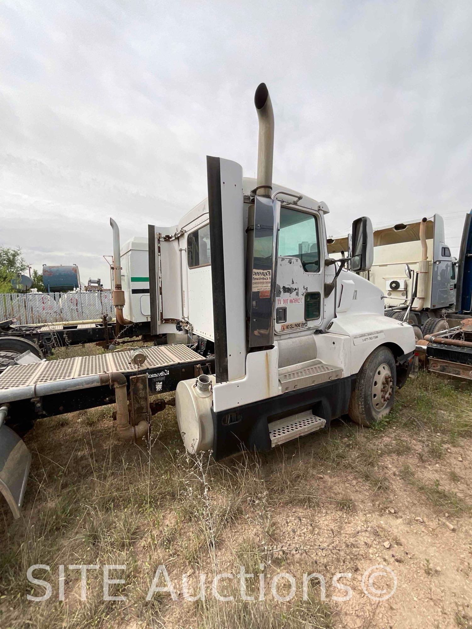 1996 Kenworth T600B T/A Daycab Truck Tractor