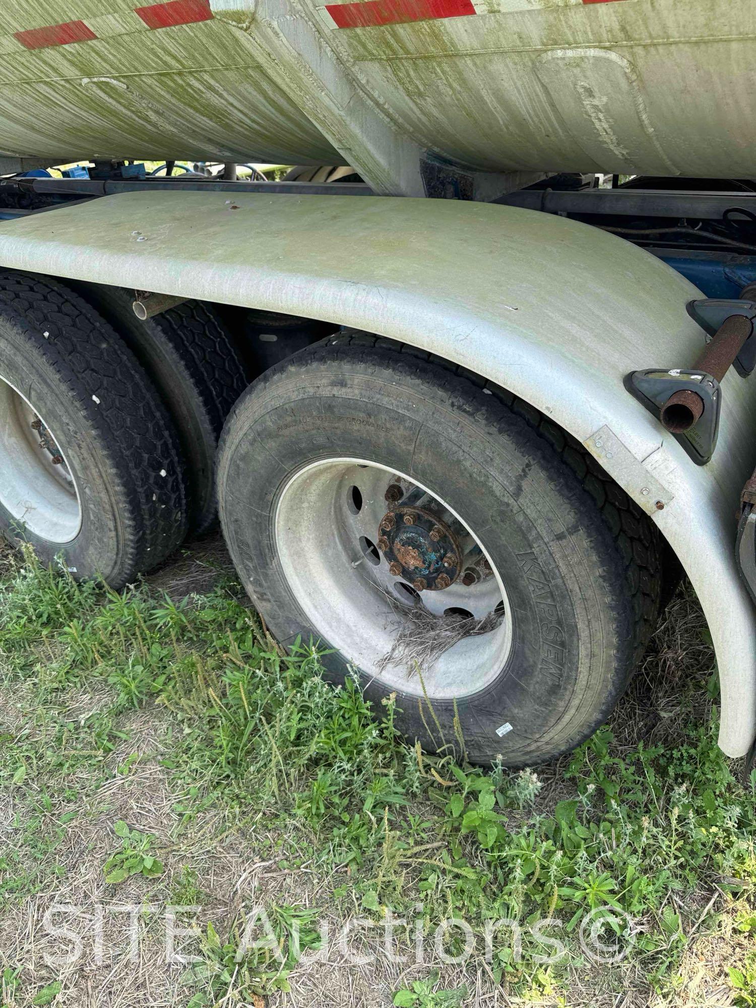 1998 Peterbilt 379 T/A Fuel Truck