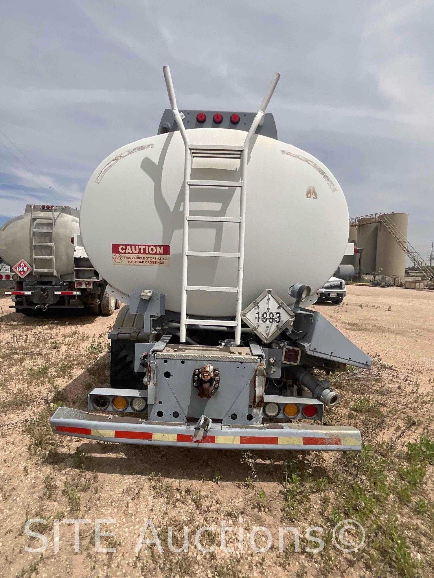 2006 Peterbilt 385 T/A Fuel Truck