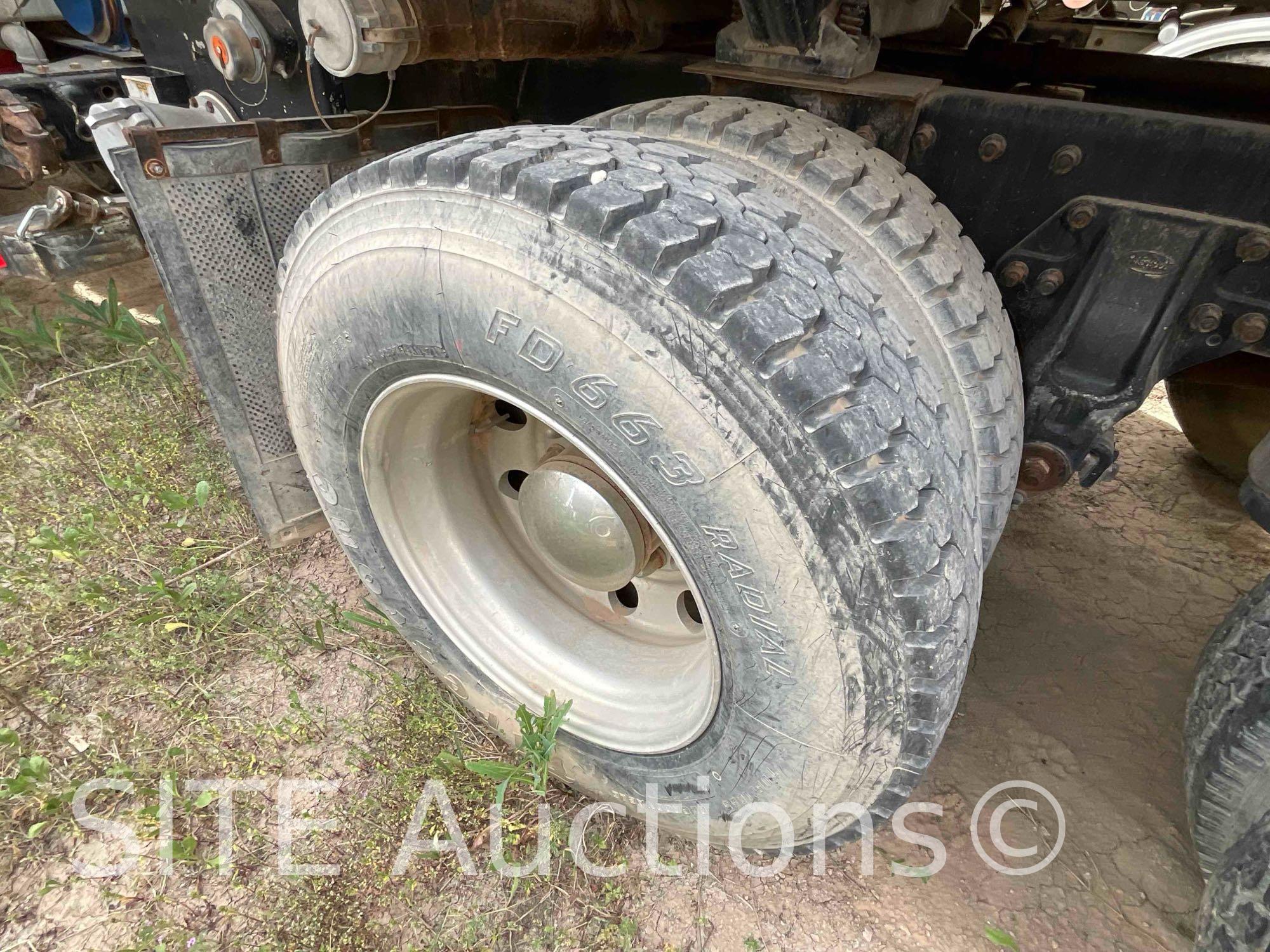 2004 Peterbilt 385 T/A Fuel Truck