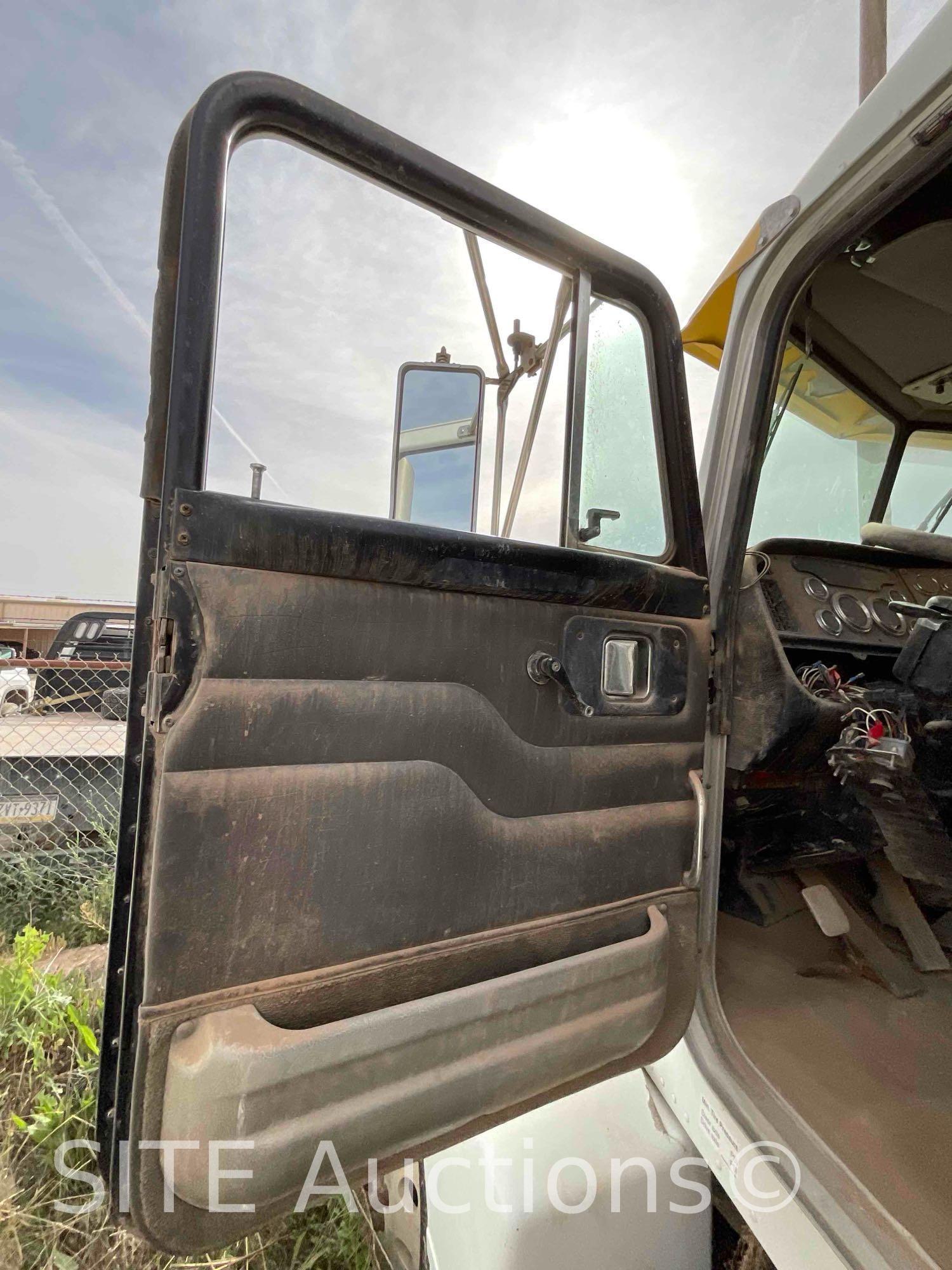 2004 Peterbilt 385 T/A Fuel Truck