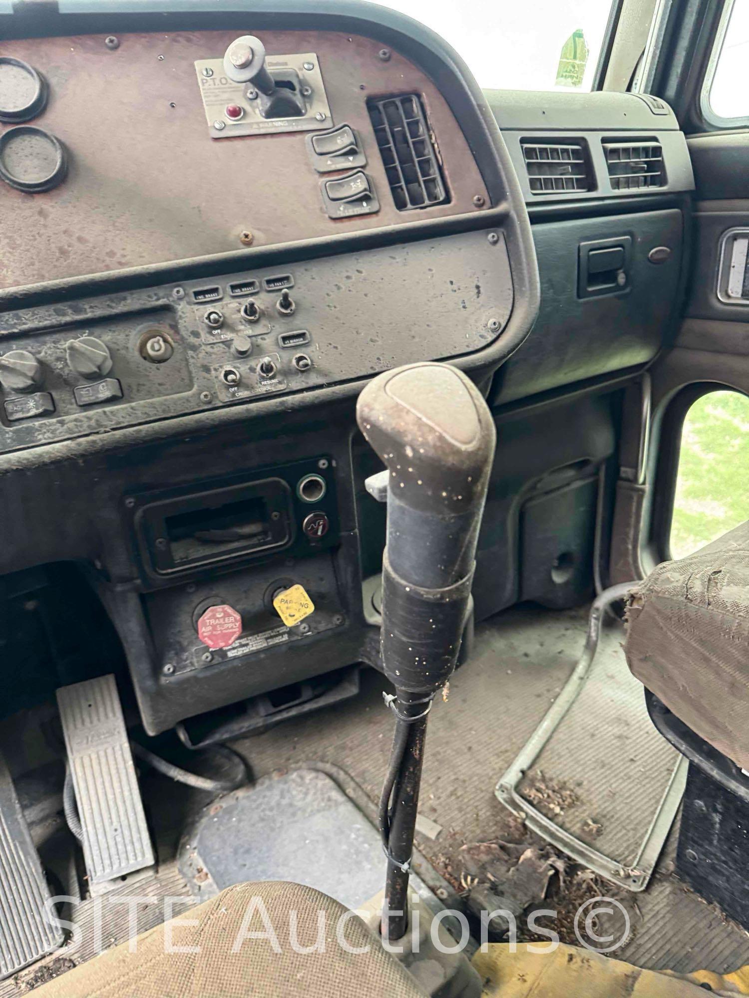 2004 Peterbilt 385 T/A Fuel Truck