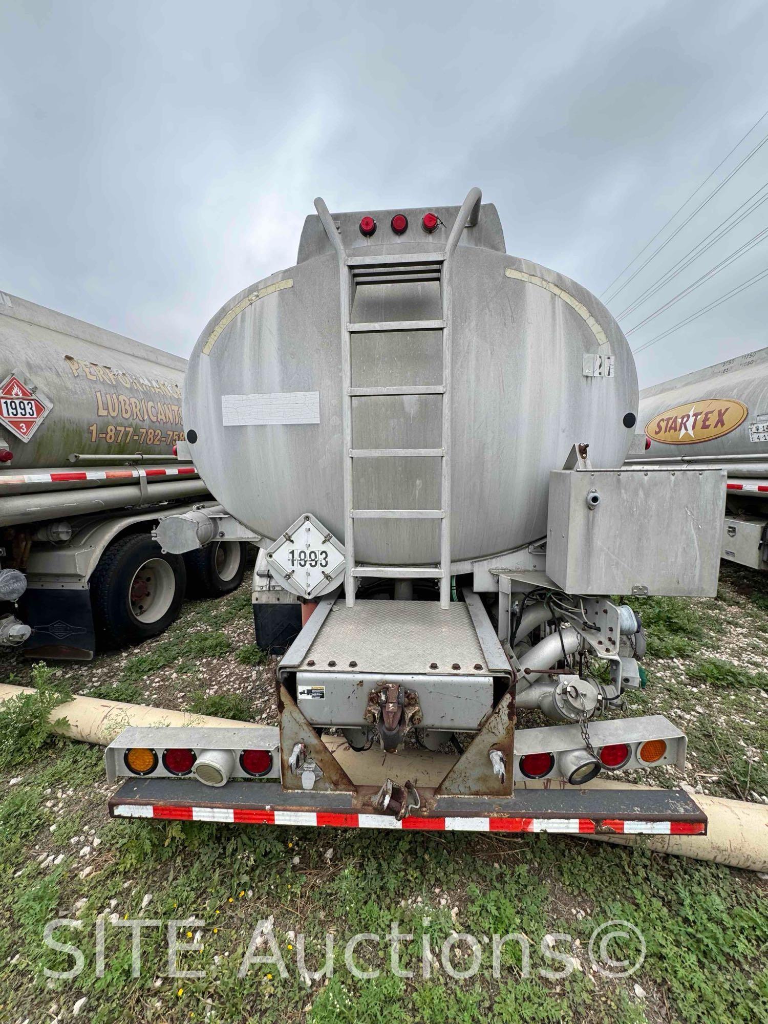 2004 Peterbilt 385 T/A Fuel Truck