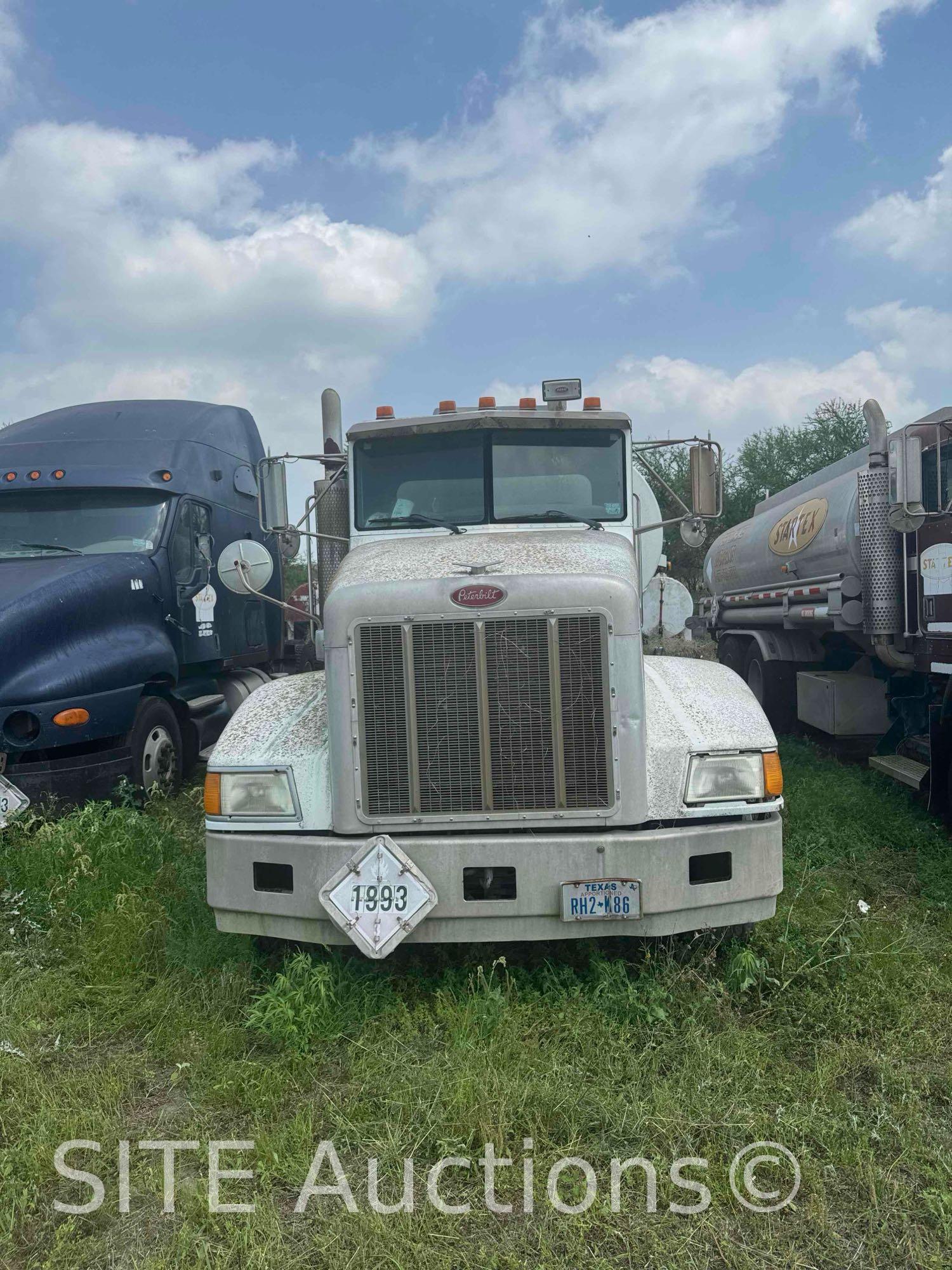 2001 Peterbilt 385 T/A Fuel Truck