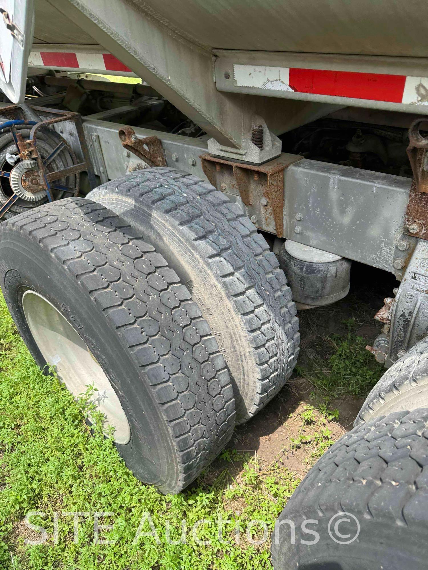 1999 Peterbilt 385 T/A Fuel Truck