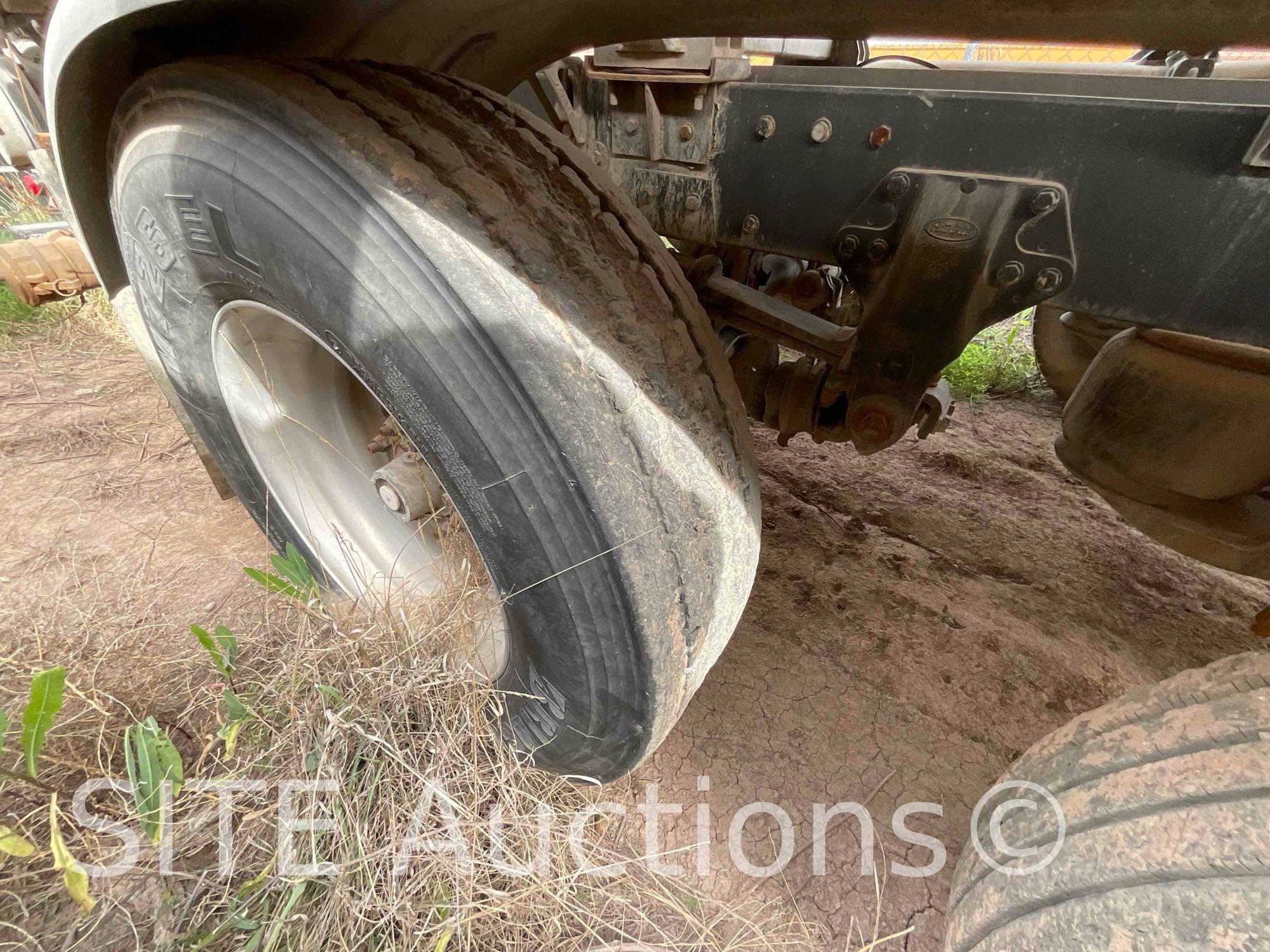 1999 Peterbilt 385 T/A Fuel Truck