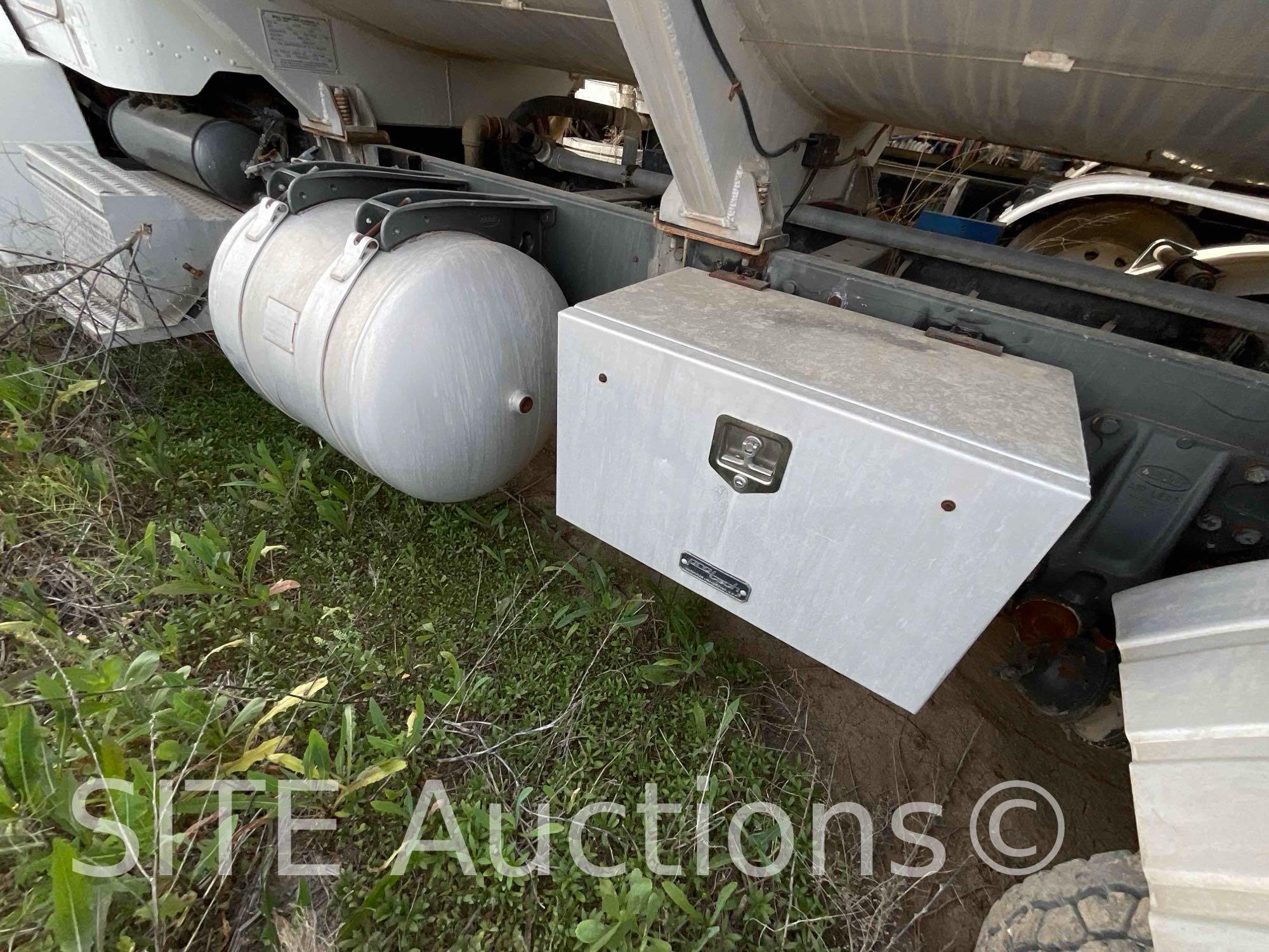 1999 Peterbilt 385 T/A Fuel Truck