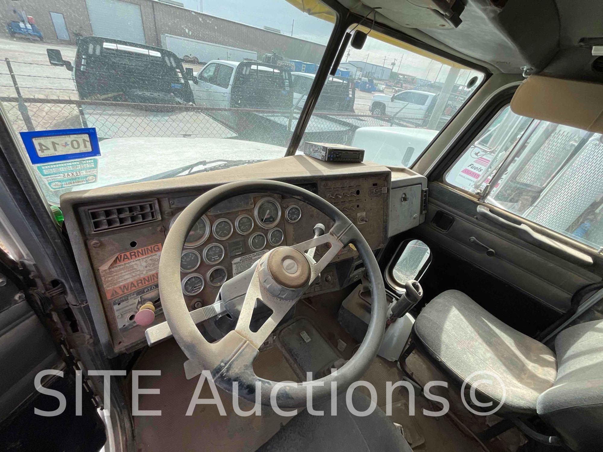 1999 Peterbilt 385 T/A Fuel Truck