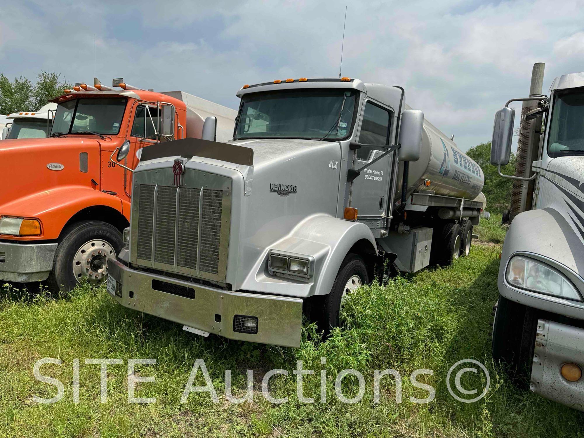 2005 Kenworth T800 T/A Fuel Truck