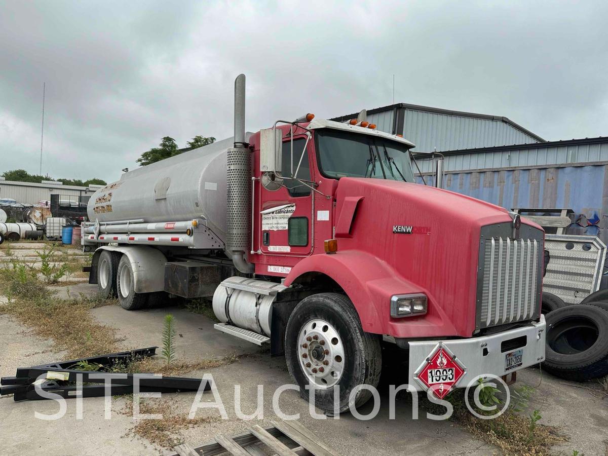 2004 Kenworth T800 T/A Fuel Truck