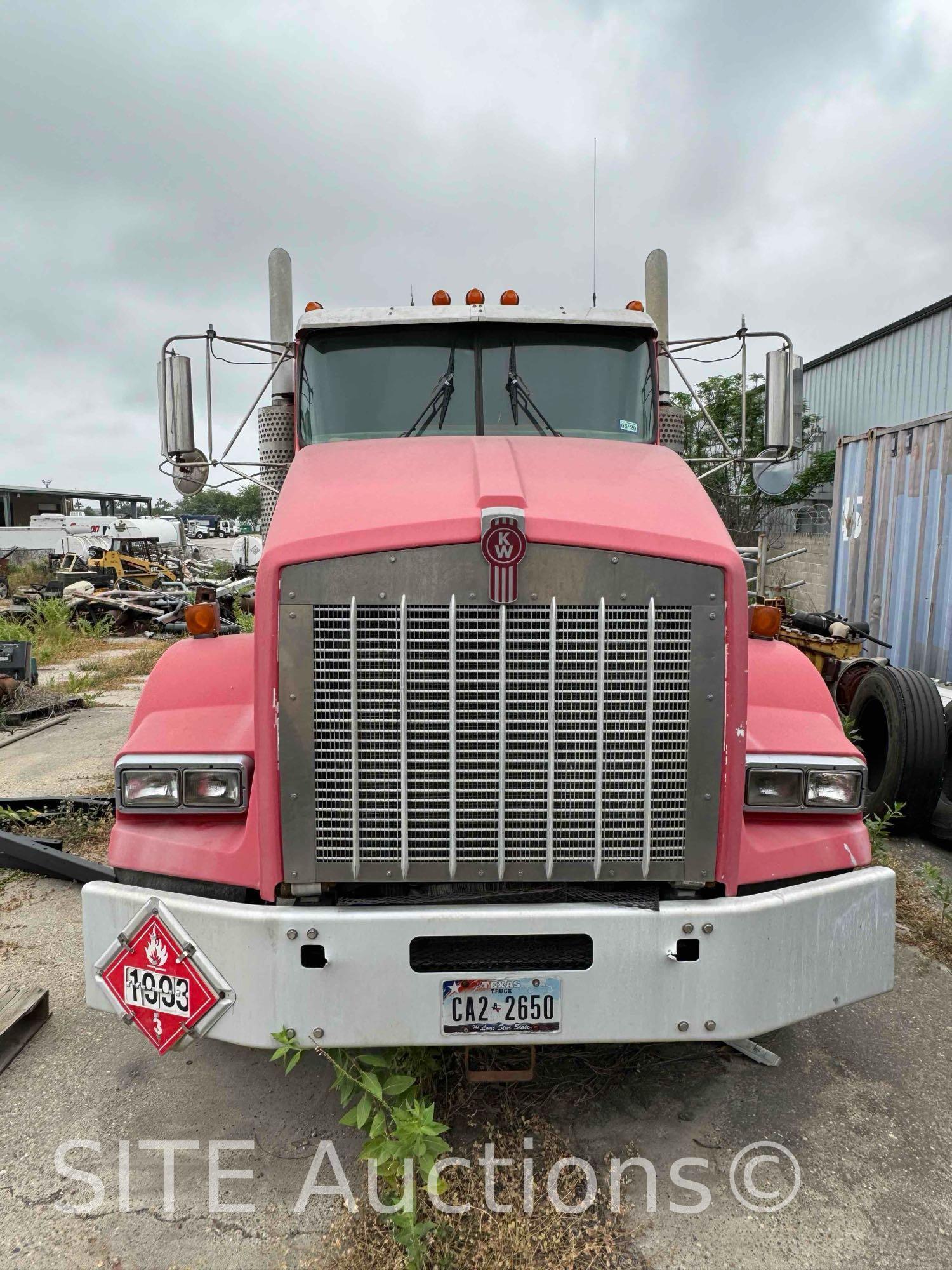 2004 Kenworth T800 T/A Fuel Truck