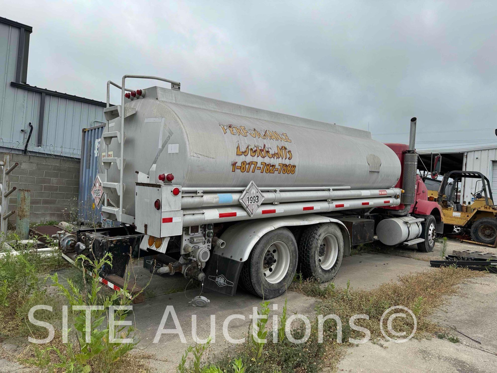 2004 Kenworth T800 T/A Fuel Truck