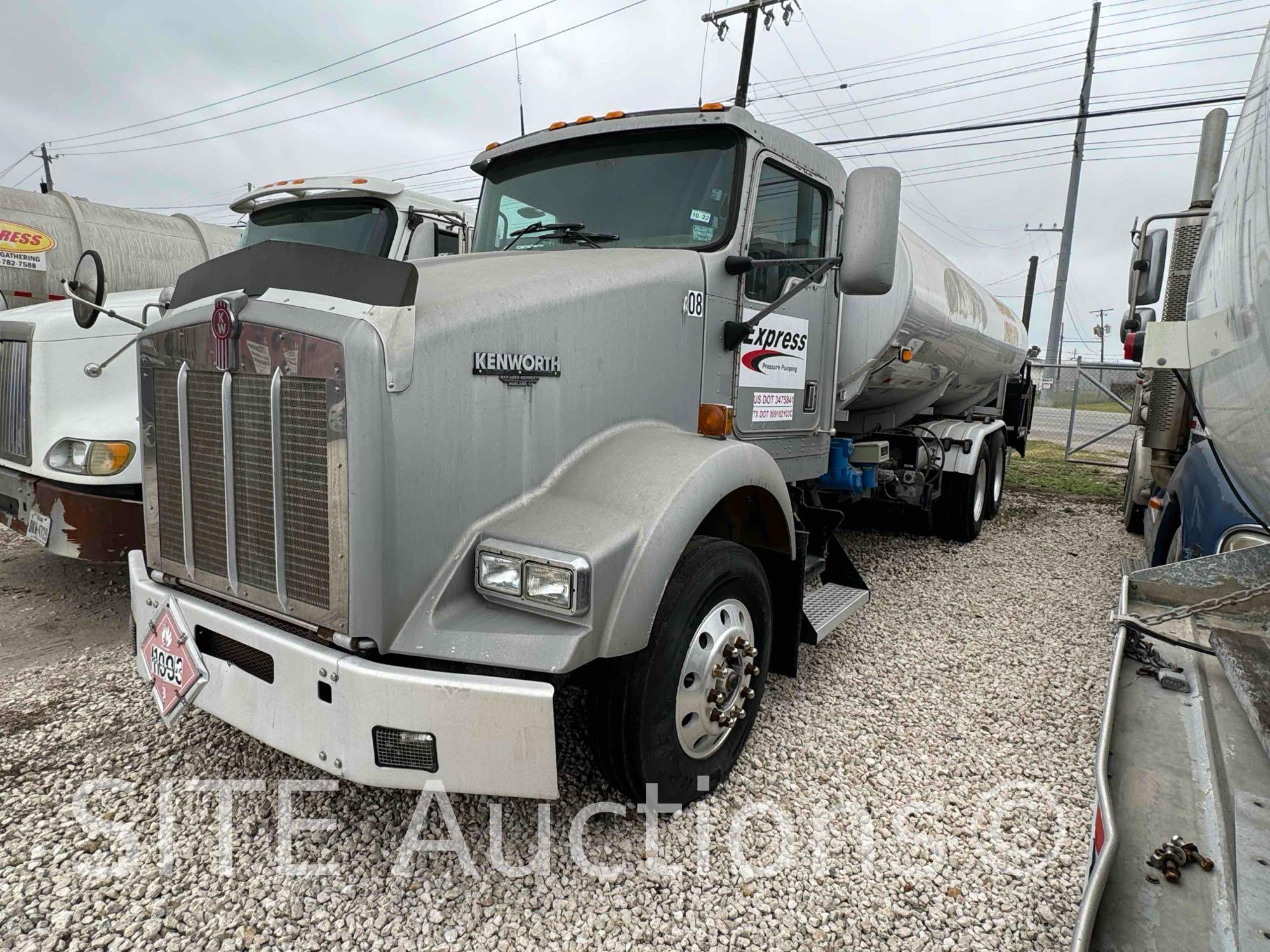 2002 Kenworth T800 T/A Fuel Truck