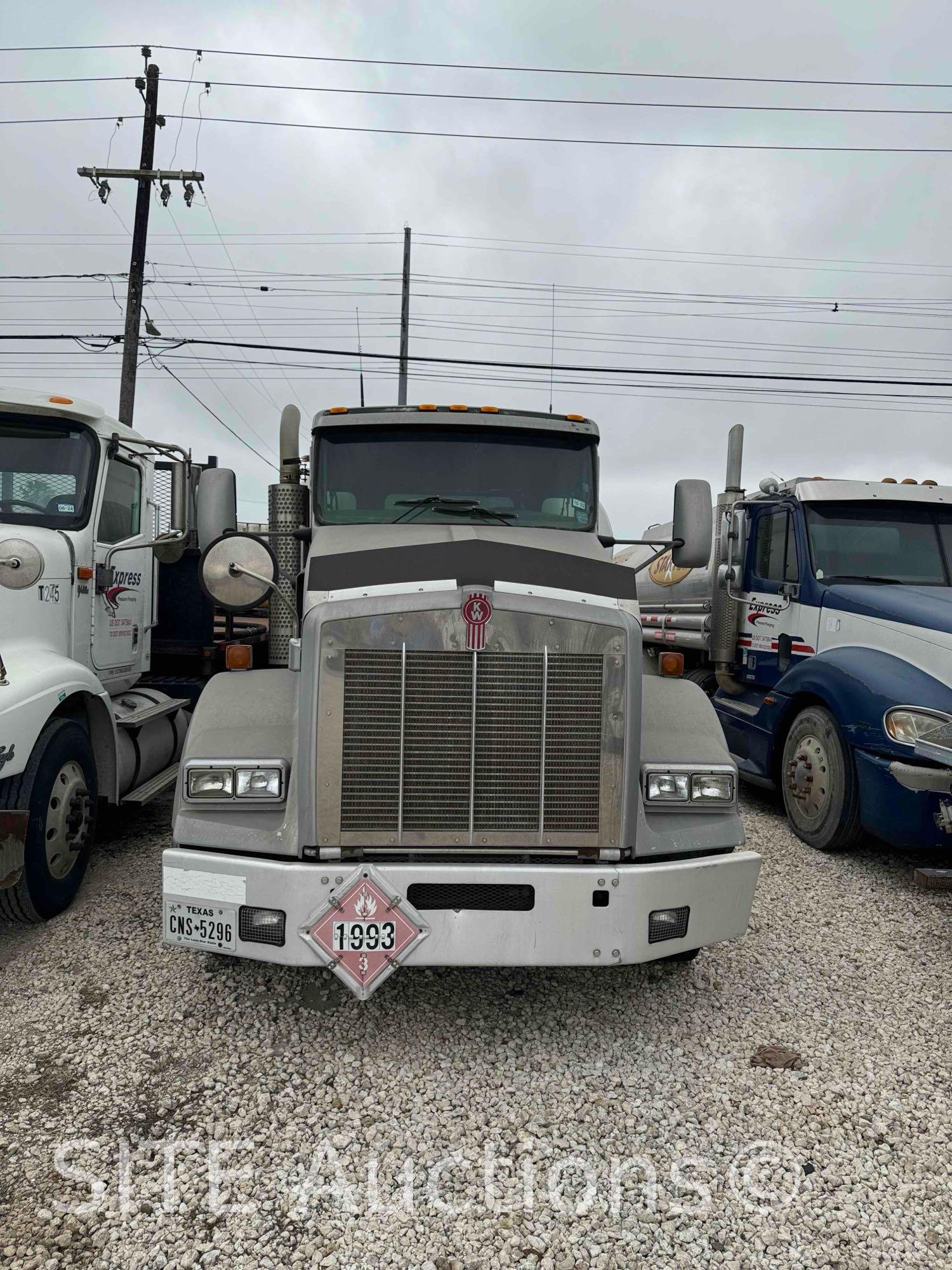 2002 Kenworth T800 T/A Fuel Truck