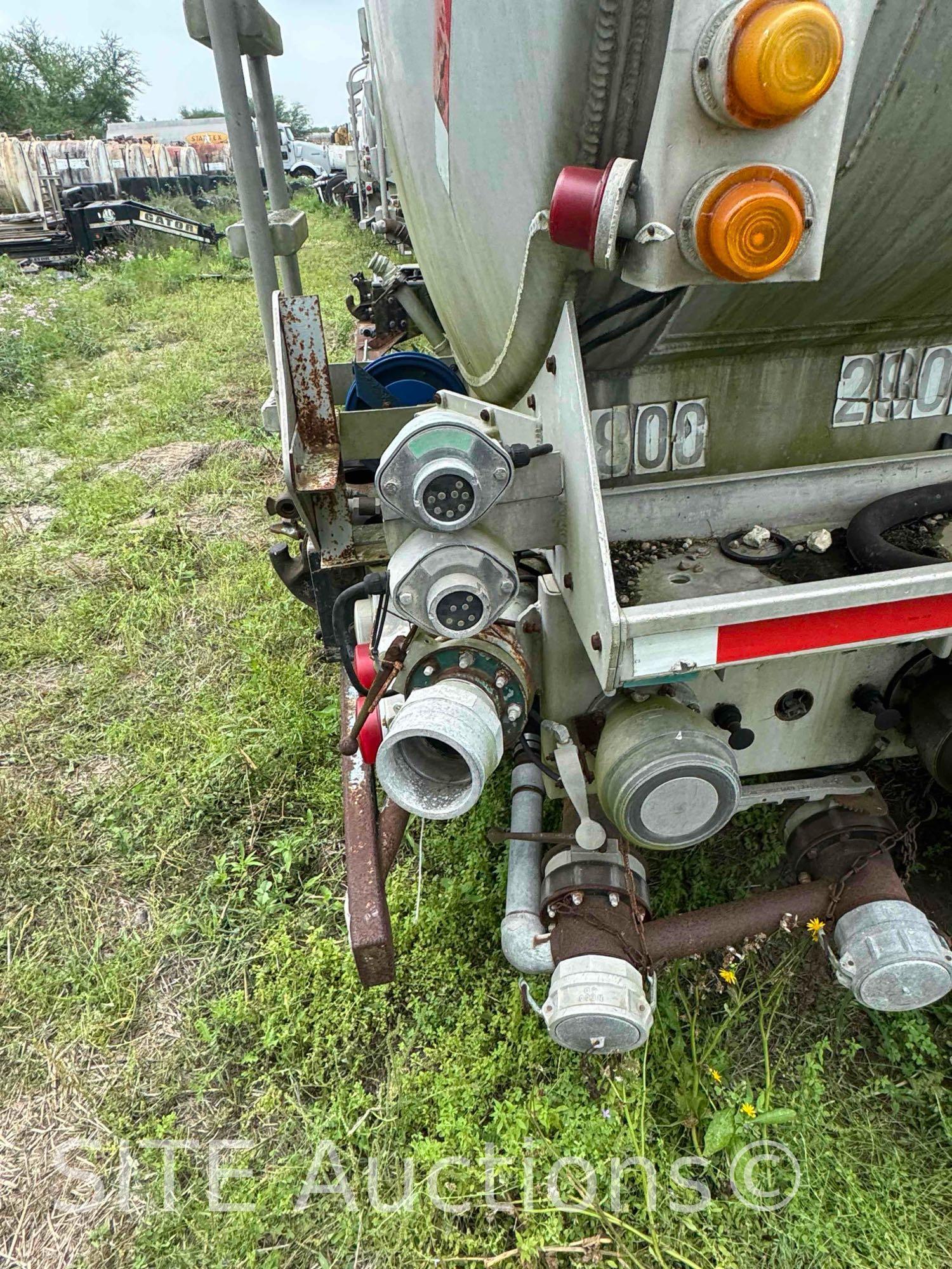 1993 Kenworth T800 T/A Fuel Truck